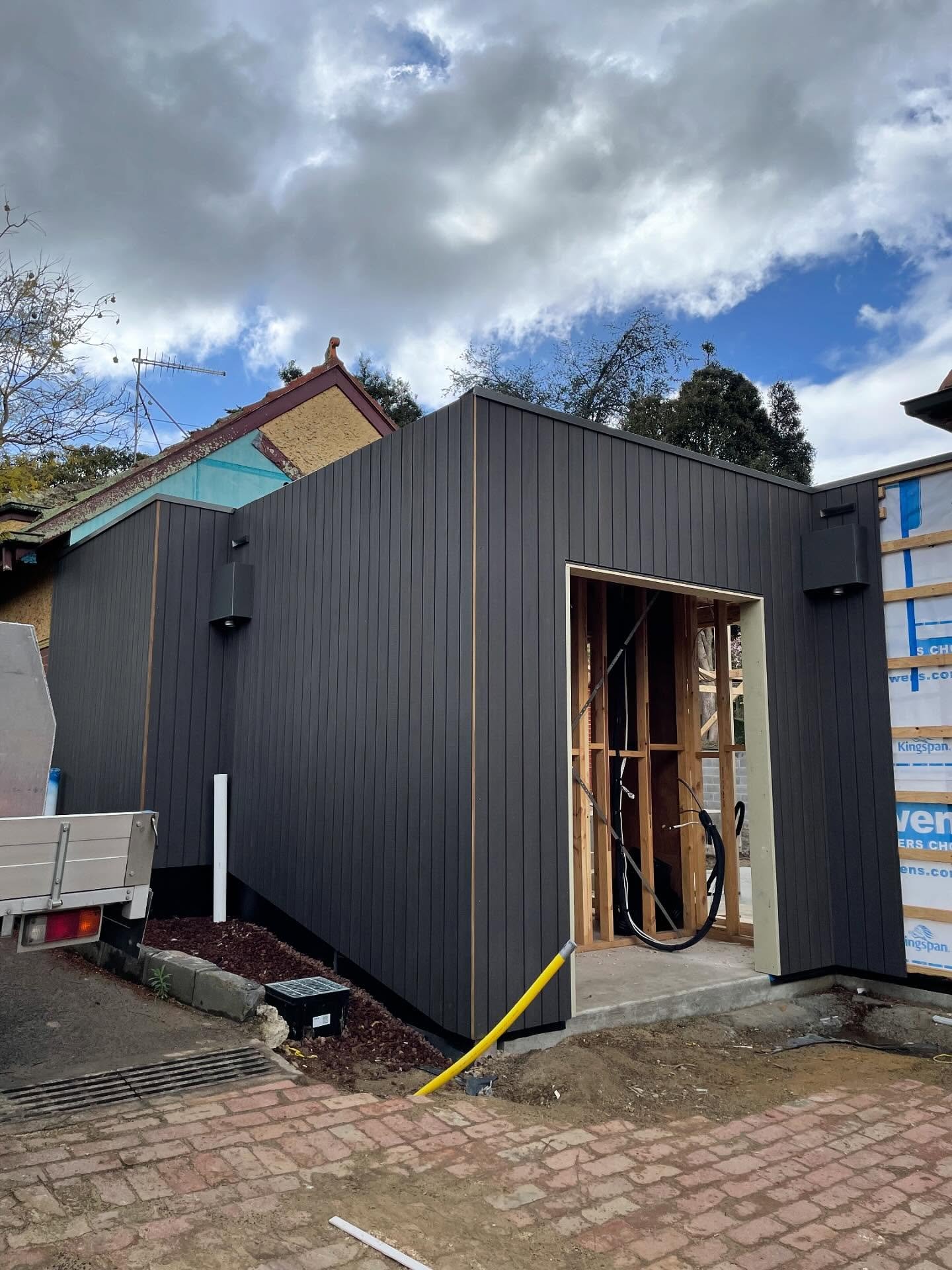 Our Ivanhoe East renovation and extension with @maxa_group is progressing well. The link between the existing 1900s main house and 70s/80s extension has been clad in @abodowood . Internal floor preparation and framing of new rooms is ongoing. Two fir