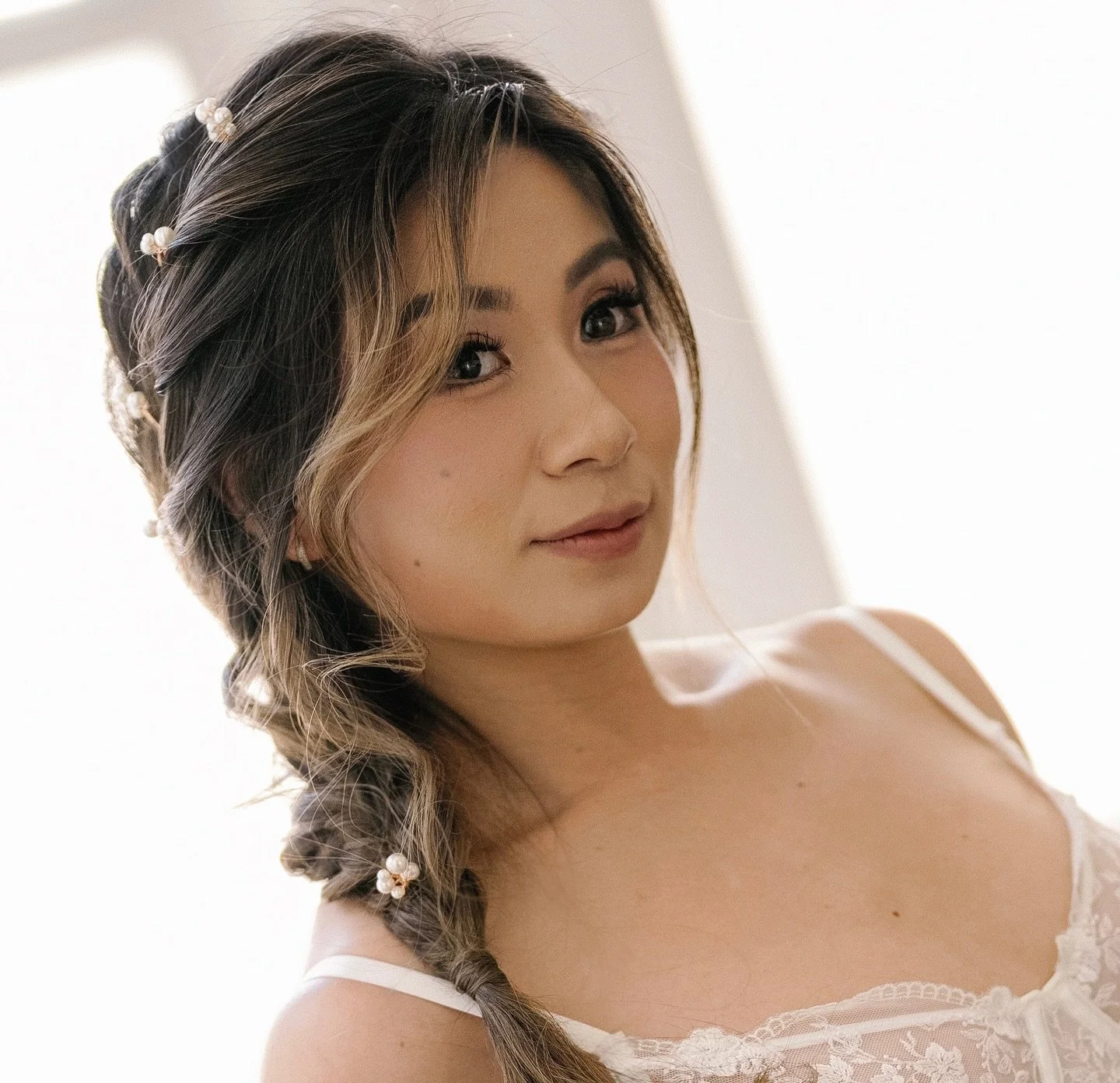 When your bride sends photos a month after the trial and says the makeup slayed 🥹✨
Tina, you’re the sweetest. Thanks so much for trusting me throughout this whole process.
Photo @zhazha
#bayareamakeup #makeupclass #bridalmakeup #sf #sanfran