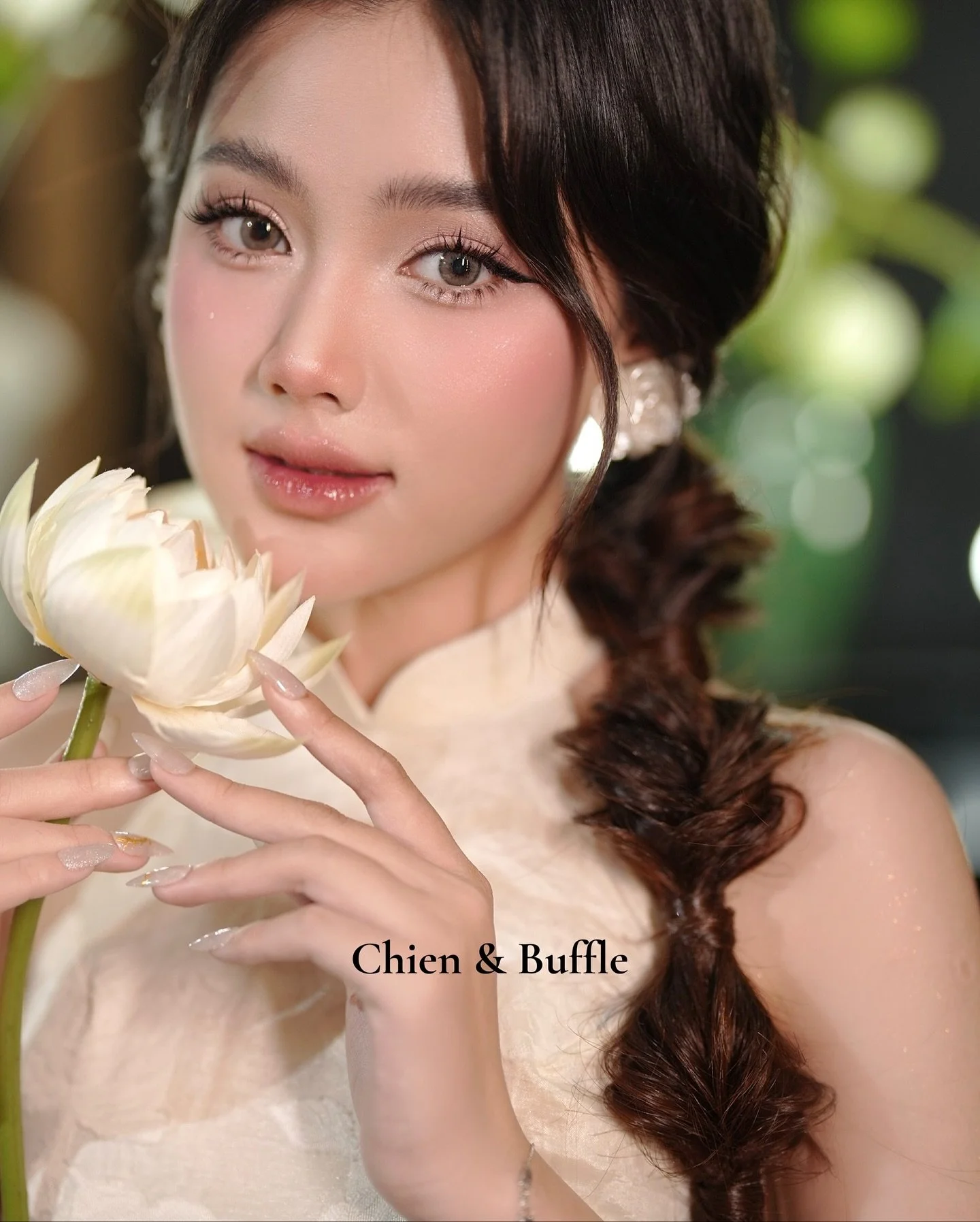 Makeup isn&rsquo;t just an experience, it&rsquo;s about staying inspired and up to trend. ✨

Every year, I pack my brushes and hop on a plane to level up my skills.

🌍💄
#chienbuffle #BridalMakeup #MakeupArtist #asianbridalmakeup #kbeauty #makeuptre