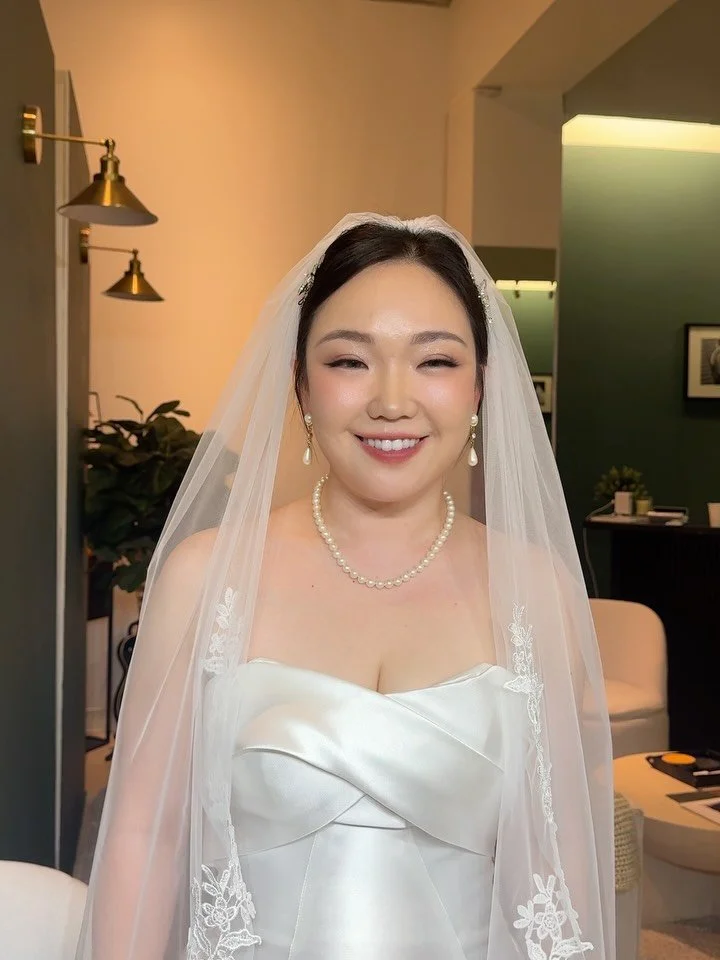 &ldquo;Oh 예쁘다 &ldquo;🤍

Hearing the bride&rsquo;s mom say this behind the camera made my whole day. Little moments like this remind me why I love what I do. 

#asianmakeup #bayareamakeup #celebritymakeup #bridalmakeupandhair