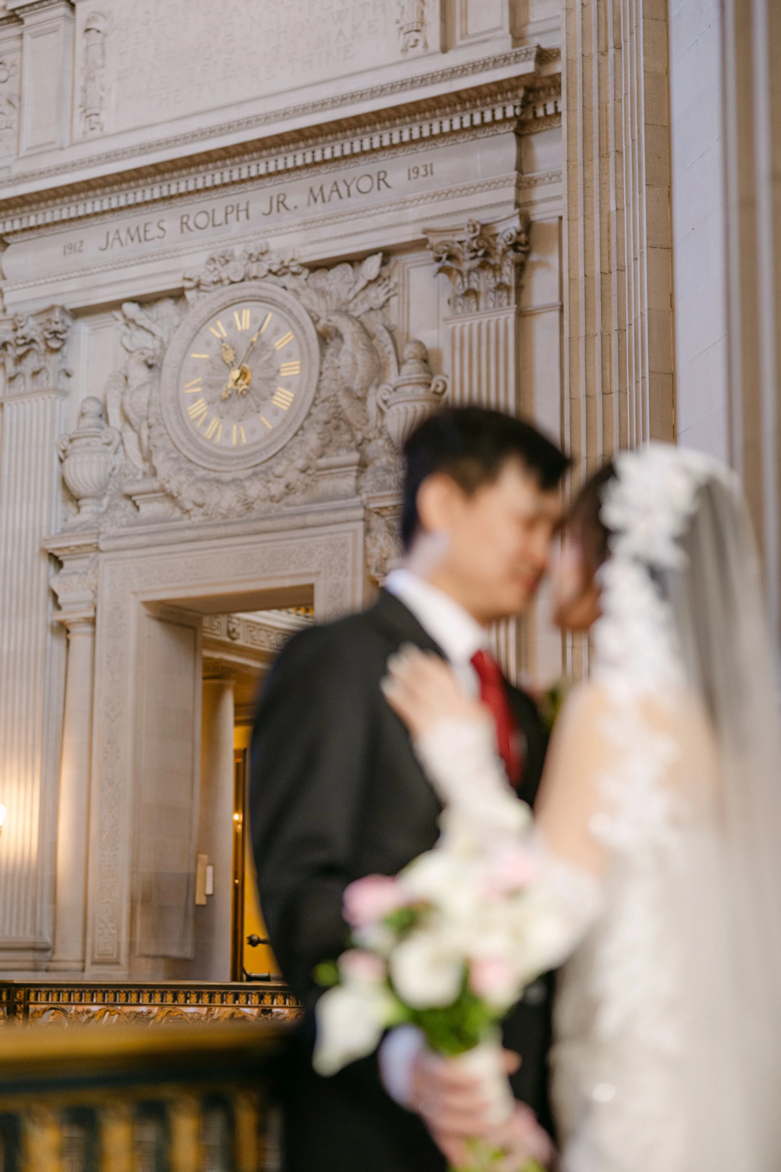 Thu&Peter_SFCityHall_50.jpg