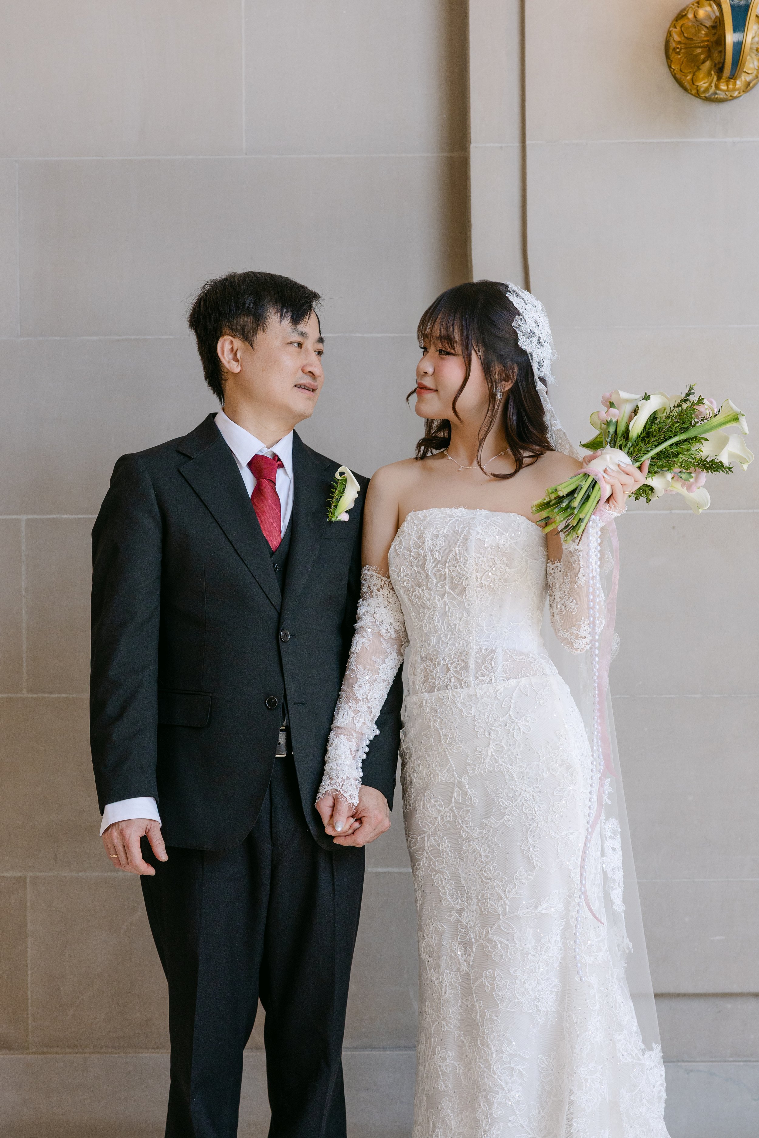 Thu&Peter_SFCityHall_100.jpg