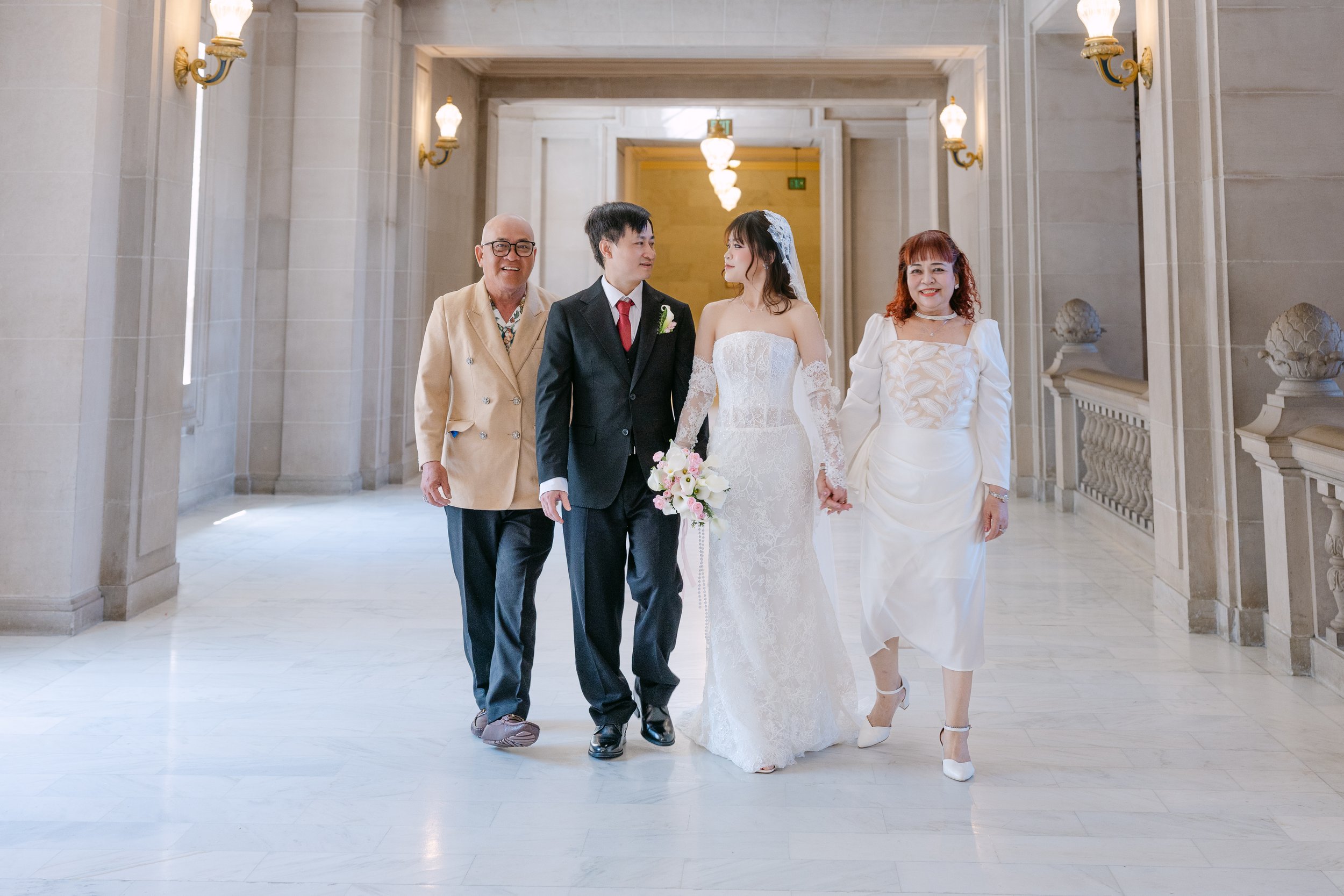 Thu&Peter_SFCityHall_77.jpg