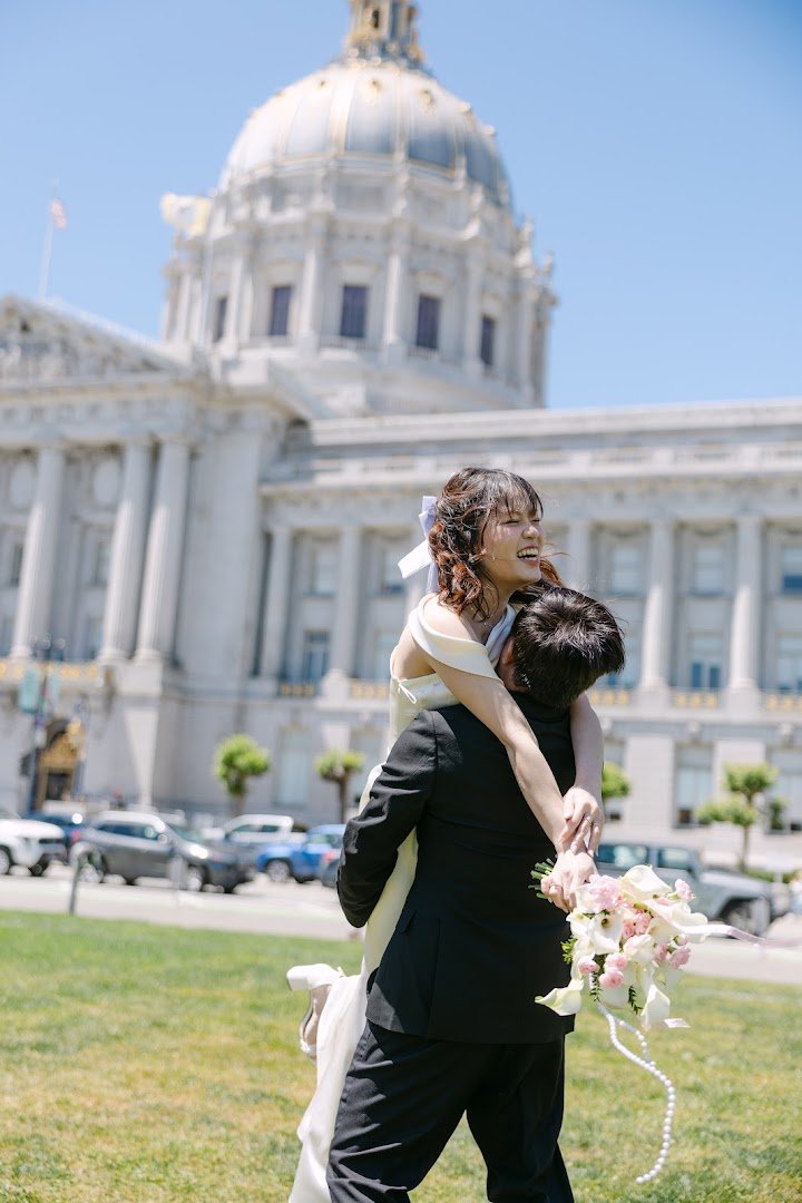Thu&Peter_SFCityHall_150.jpg