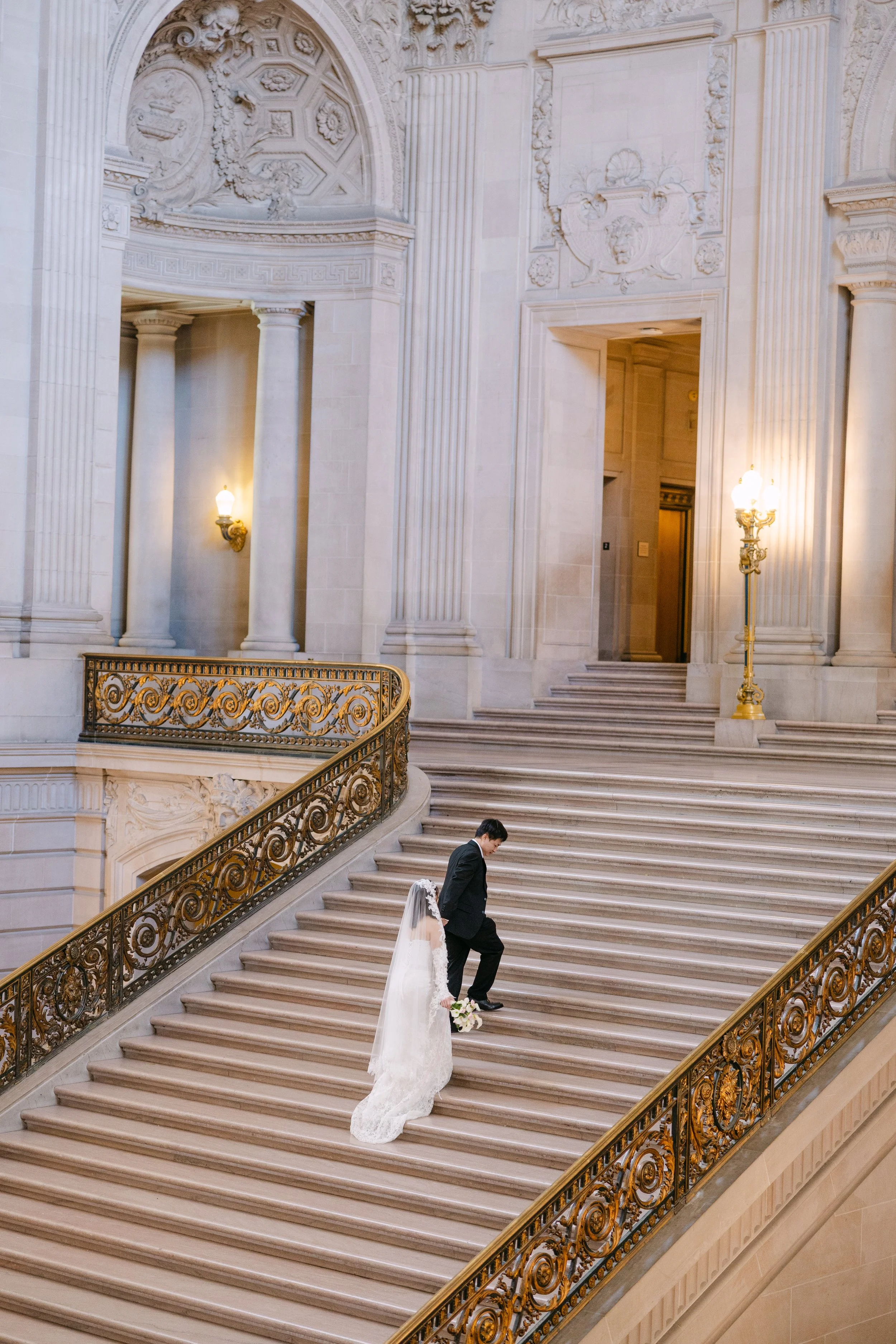 Thu&Peter_SFCityHall_160.jpg
