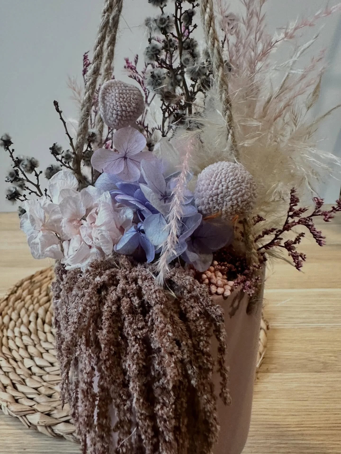 Shop our gorgeous hanging arrangements online and at Hallett Cove shopping centre, here until Sunday! Xx