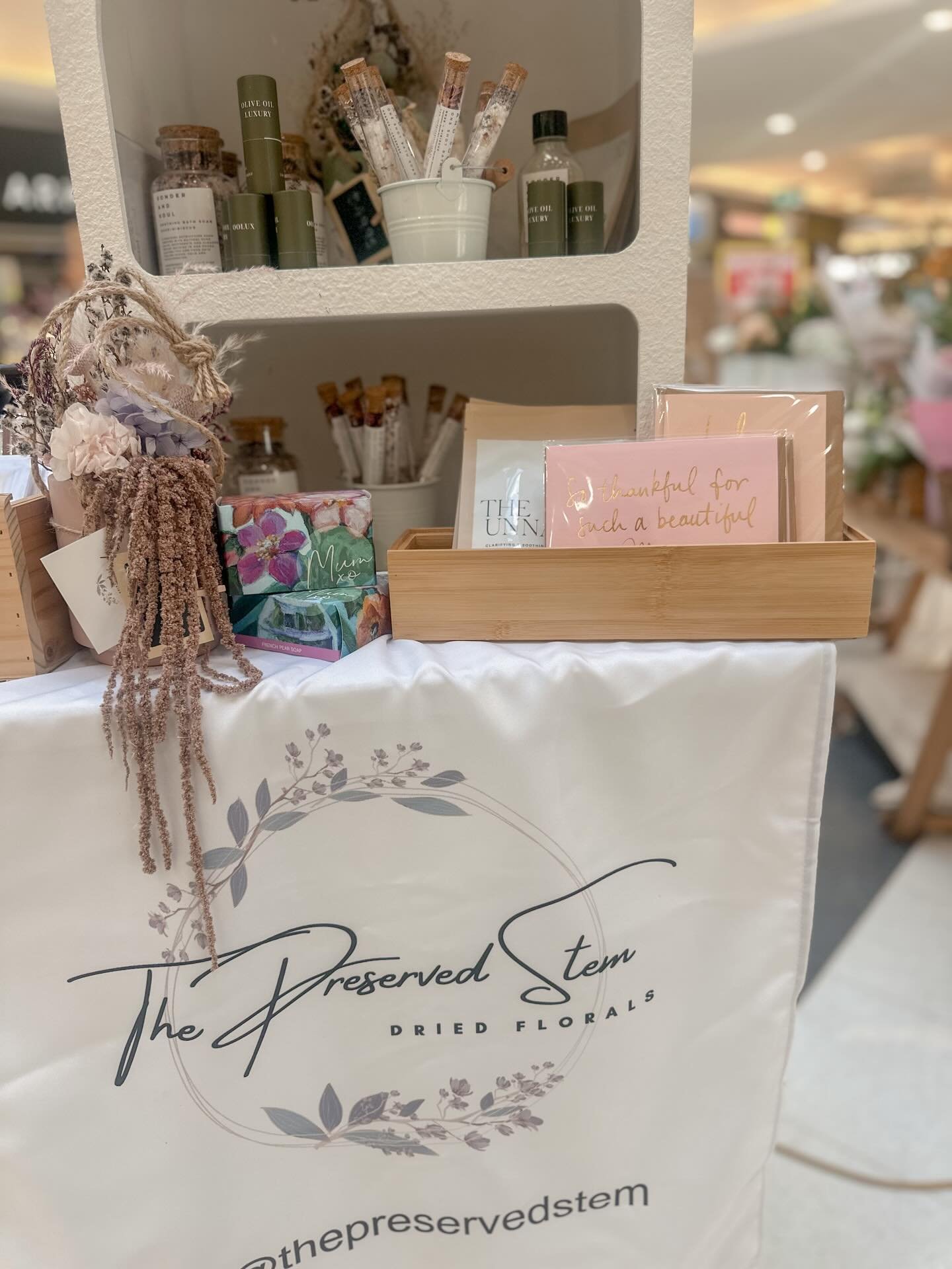 Hallet Cove, we're all set! Sorry we didn't post yesterday, got caught up in the chaos and finalizing our display. But now we're ready to rock Mother's Day! Our stand is overflowing with gorgeous preserved arrangements, stunning fresh flowers, though