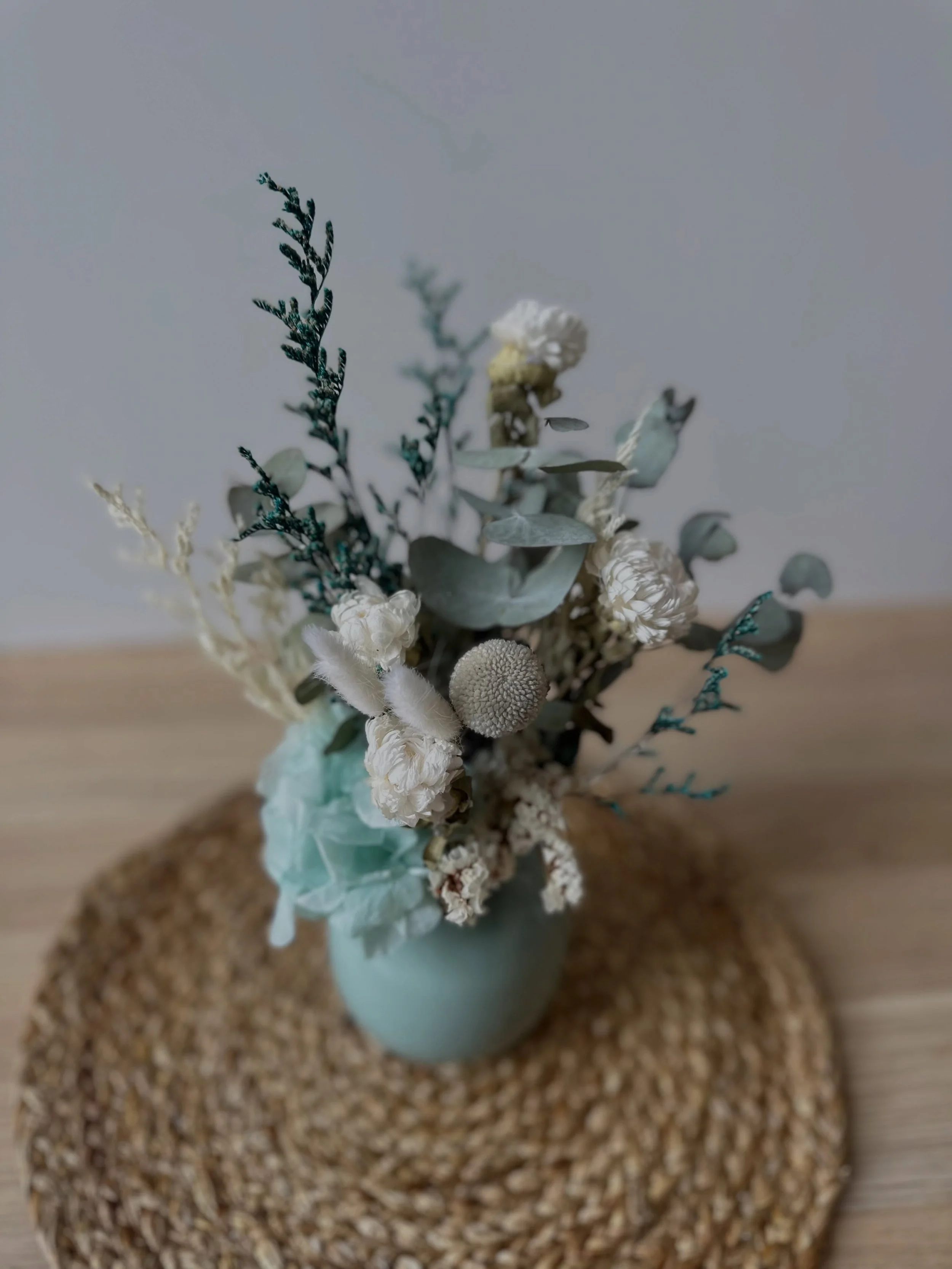 A mint moment 🩵 this little bulb vase and arrangement will brighten your space with a beautiful combo of mint, natural and dried blue gum