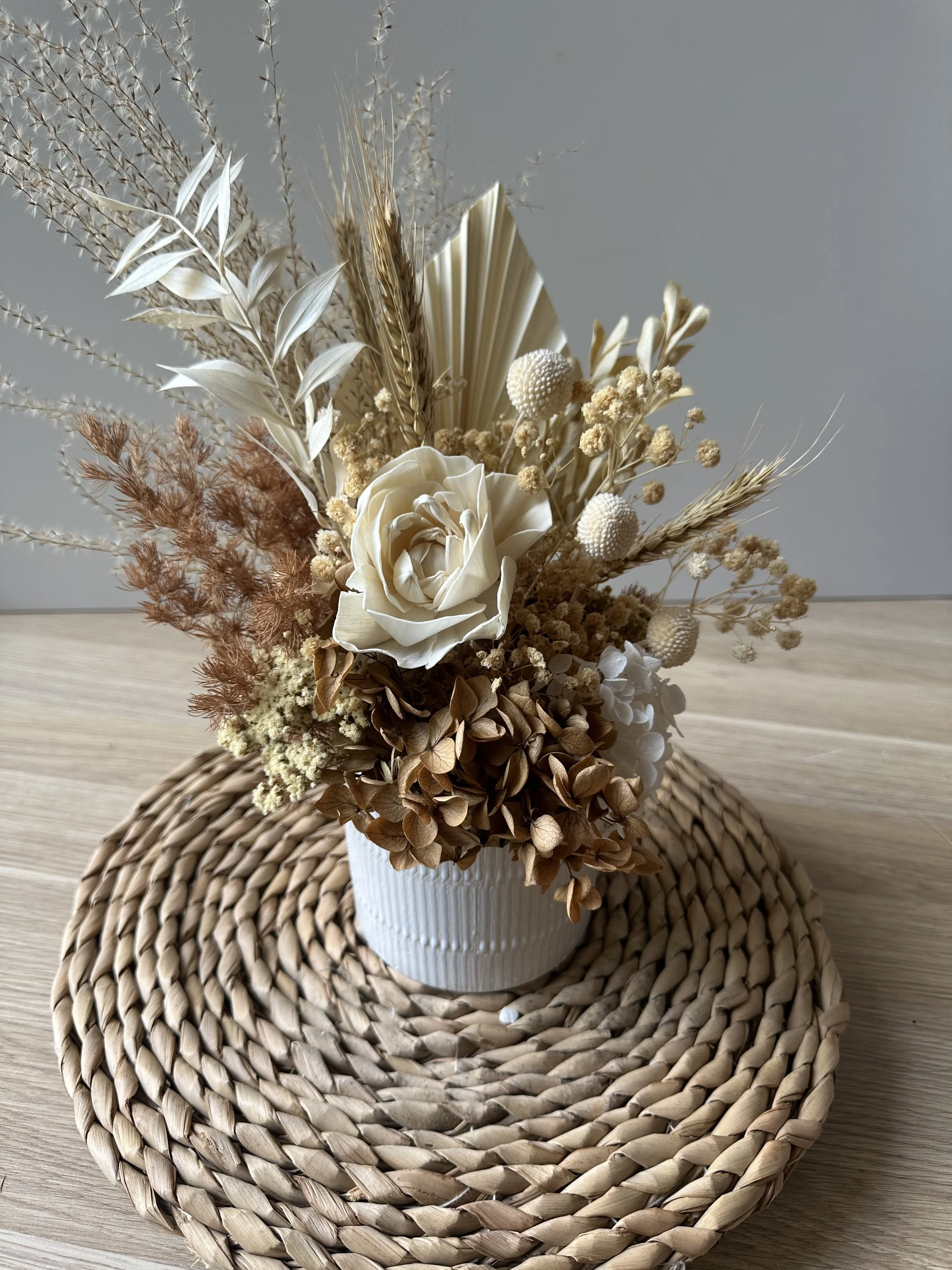 Dried Flower Arrangement - Moderate Neutral