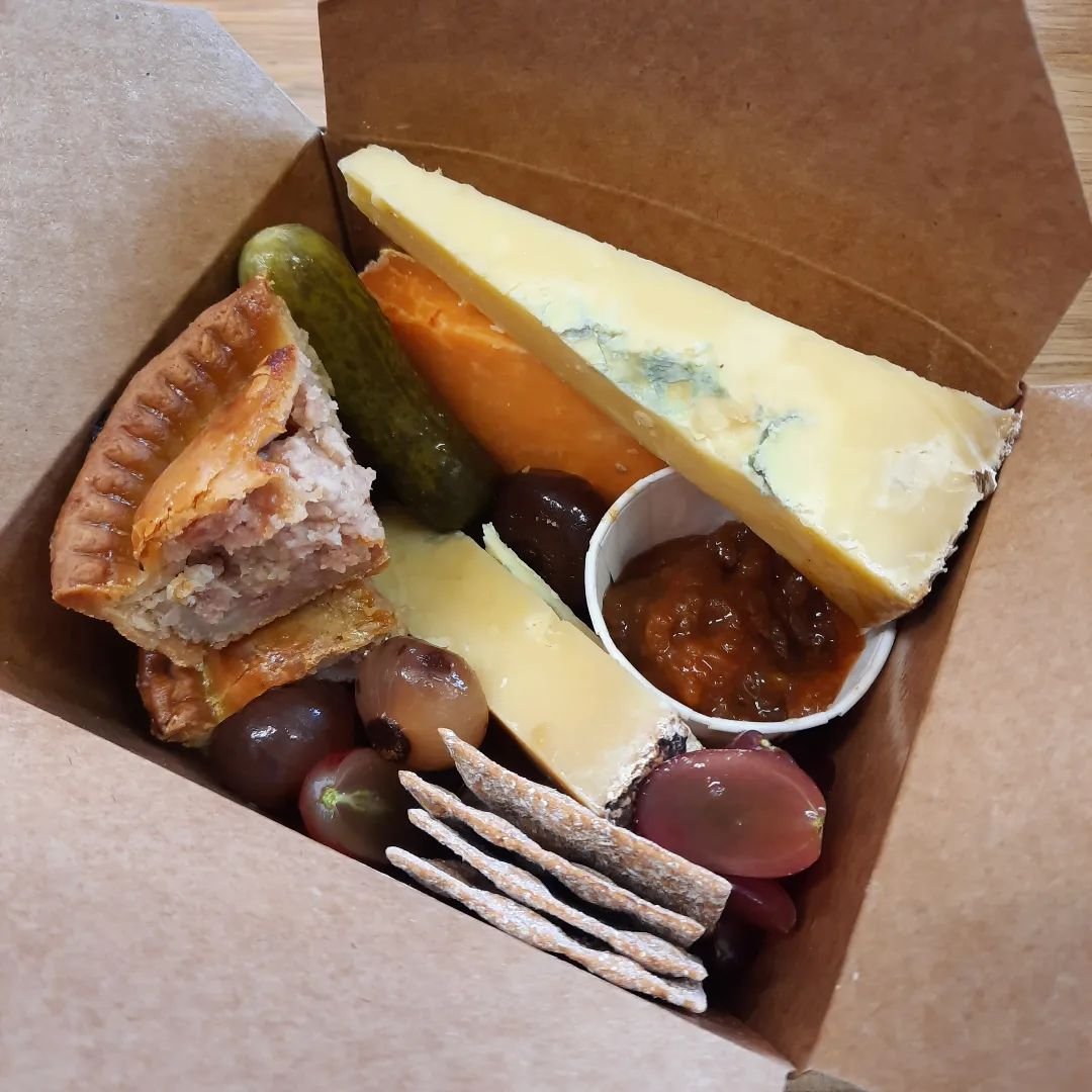 Our indiviual grazing boxes were a great success @richmondmayfest so here's our Ploughman's-inspired grazing box just in time for the weekend! 

Featuring Hafod cheddar, Sparkenhoe and Lincolnshire Poacher Double Barrel, chutney, crackers, Balsamic p