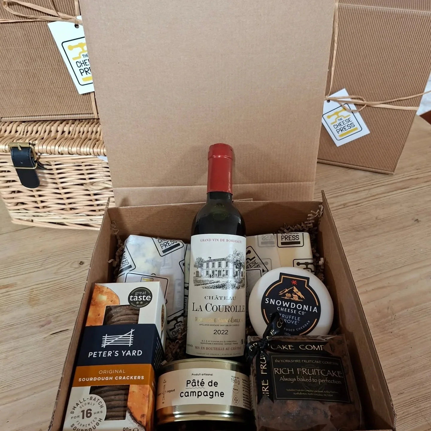 Hello December!

We've been very busy today with your Christmas orders coming in via the shop and the website. And don't forget if you add a hamper box at checkout we can make it the perfect gift!

#christmashampers 
#christmascheese 
#givethegiftofc