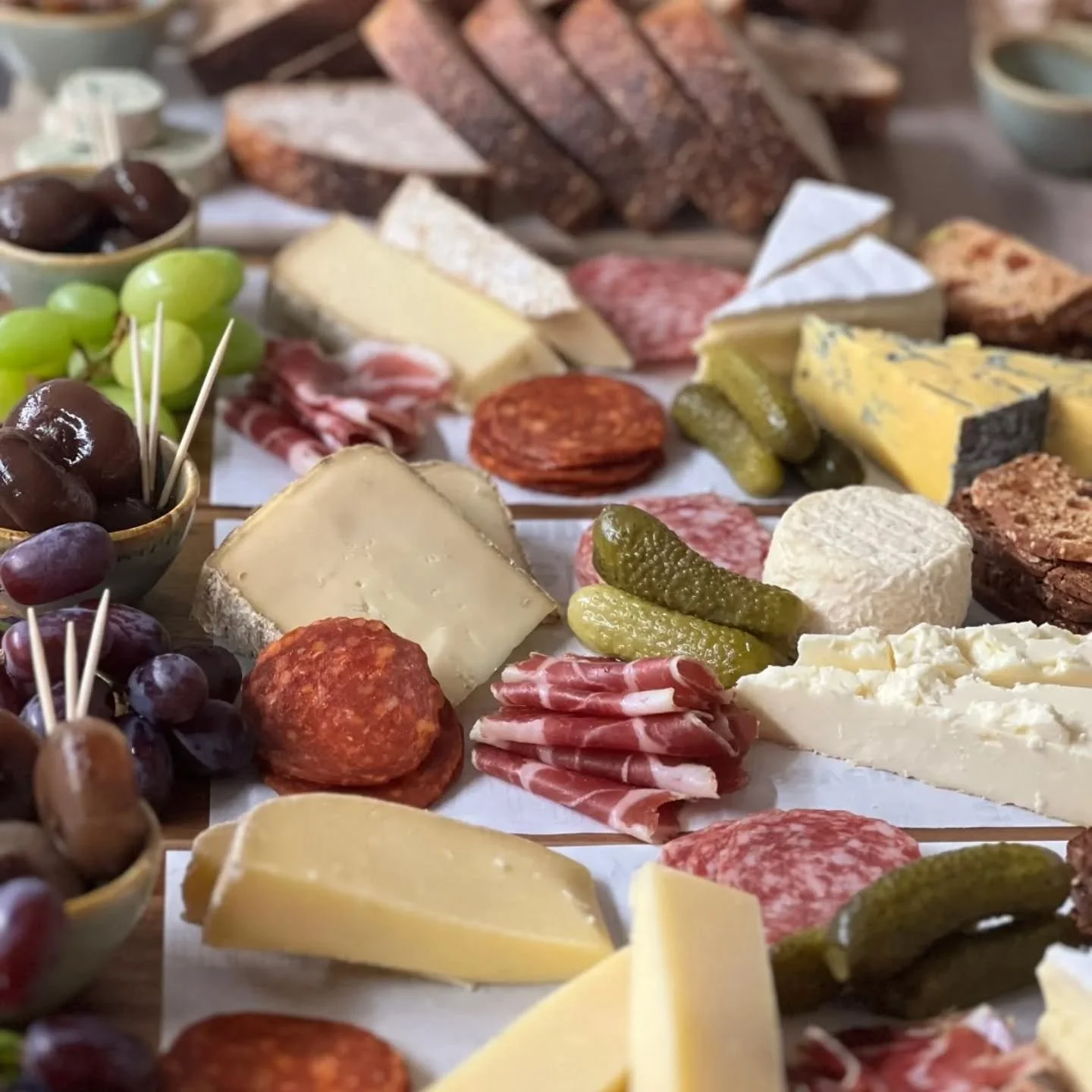 Saturday plans = Cheese Bar 🧀🍷
Come hungry. Leave happy.

Open from 6pm

#whatsoninrichmond 
#grazingboards 
#cheeseandwine 
#richmondyorkshire 
#richmondnorthyorkshire