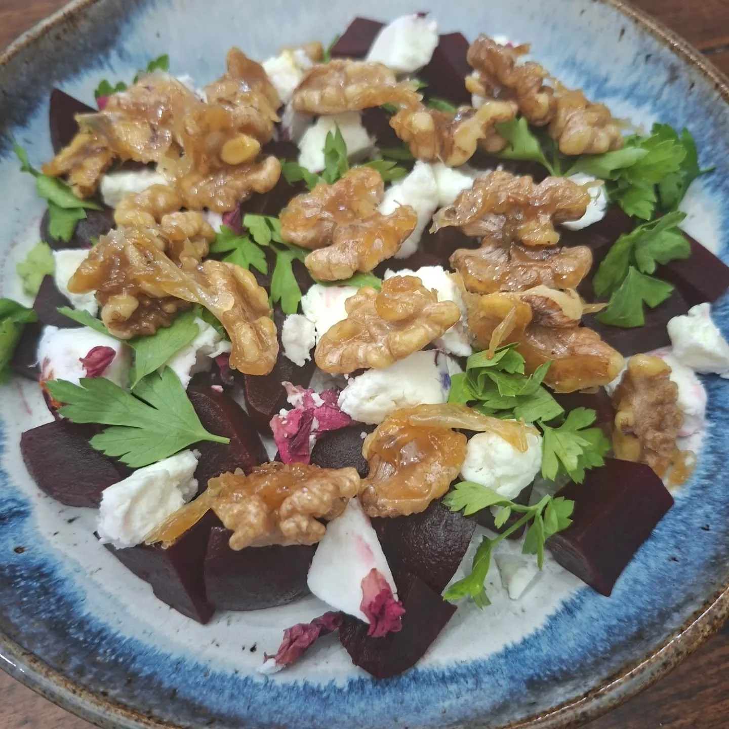 GOAT'S CHEESE SALAD - using @ribblesdalecheese Honey &amp; Flower Goat Log 😍

#goatscheesesalad 
#cheeserecipes