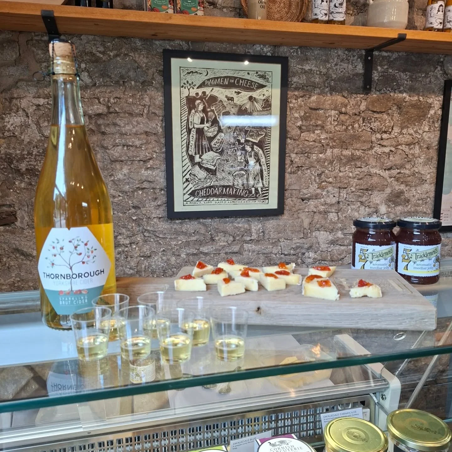 SAMPLE SATURDAY!

We've been sampling Yoredale Wensleydale produced by @curlewdairy with @tracklements Aromatic Medlar jelly and it's a winner.

Sparkling Brut cider made by @thornboroughcider is also going down well 😋

#wensleydalecheese 
#artisanw