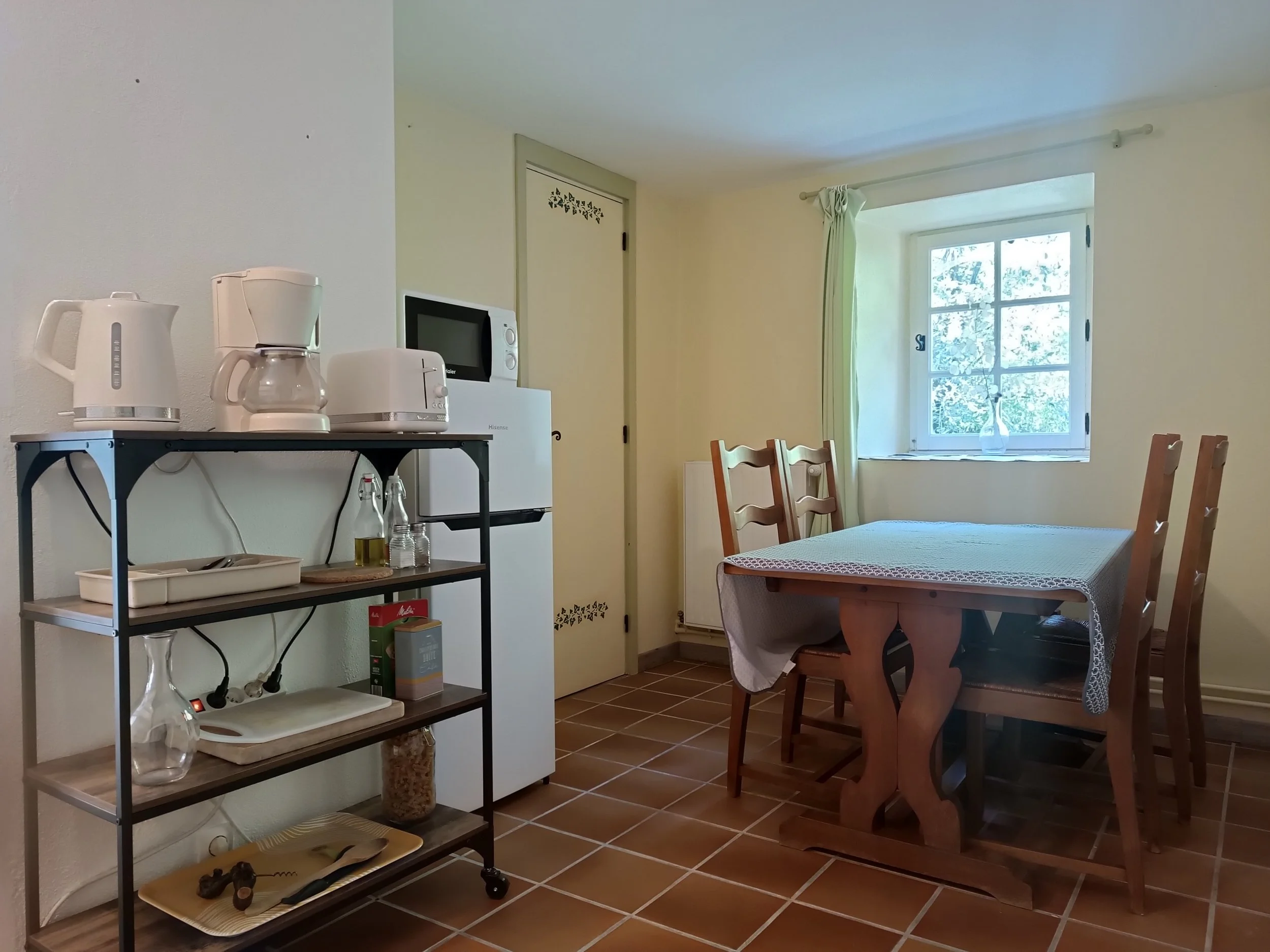 Gîte Tilleul - Salle à manger et équipements