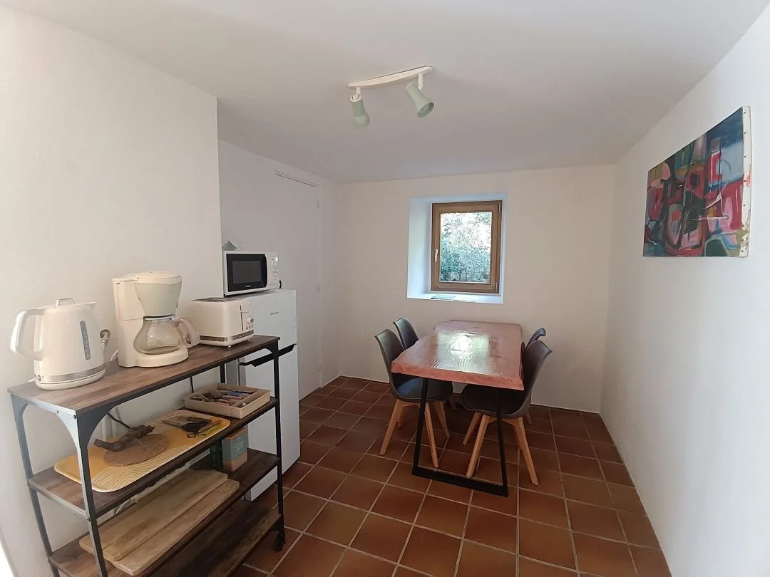 Gîte Tilleul - Salle à manger et équipements