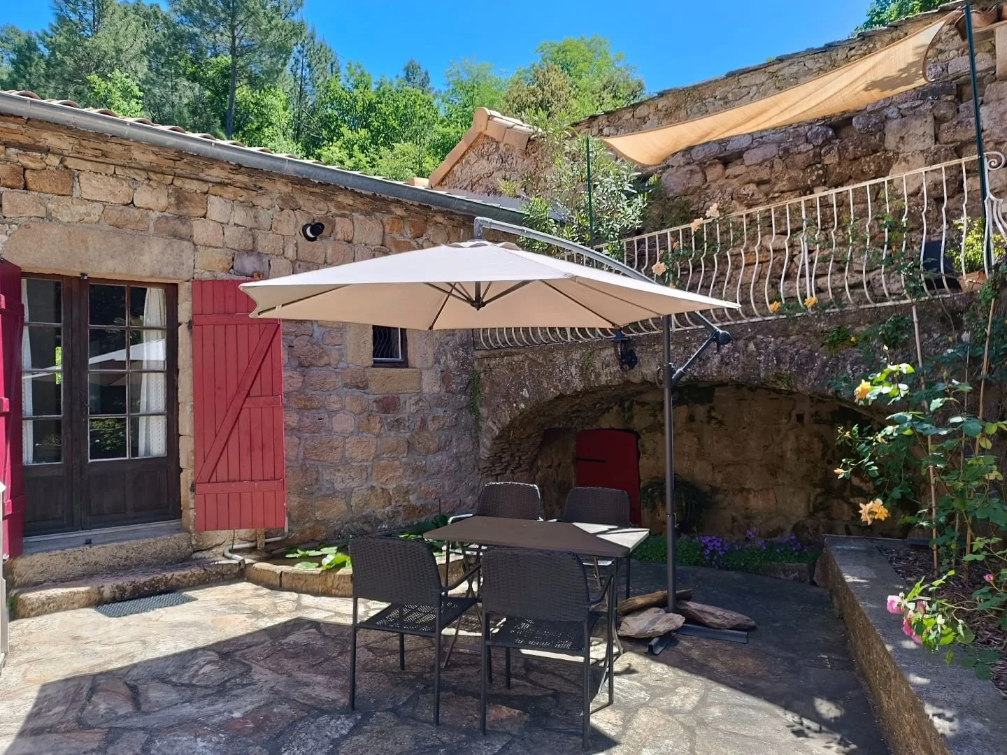 Aqua Terra Silva - Espace repas extérieur