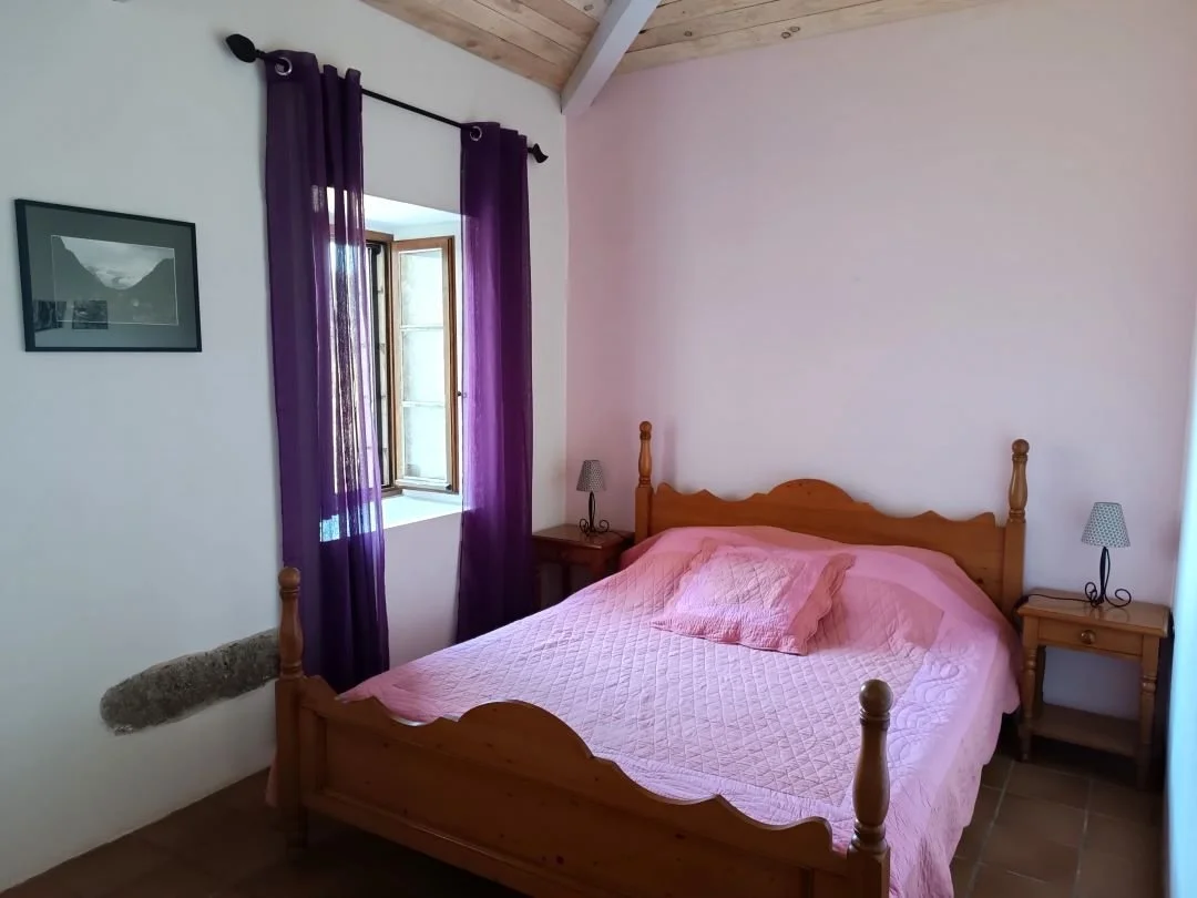 Gîte Mauve - Chambre avec lit double
