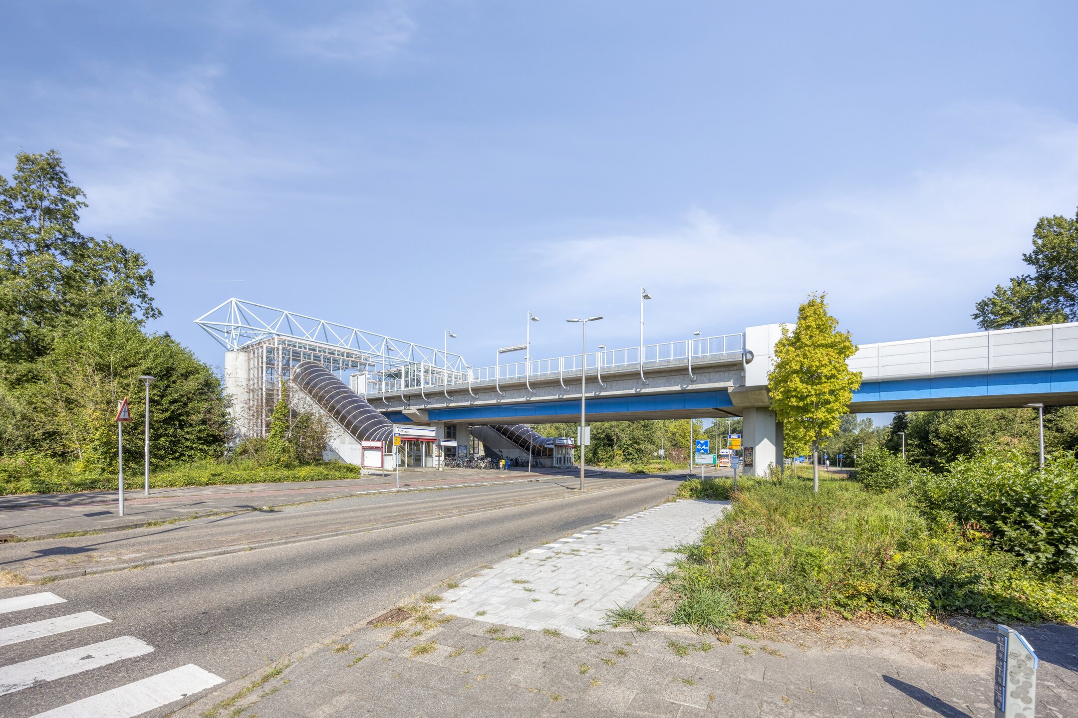 Groene omgeving rond de Albert Cuypstraat in Capelle aan den IJssel, op vijf minuten wandelen van metrostation Slotlaan en winkelcentrum Slotplein.