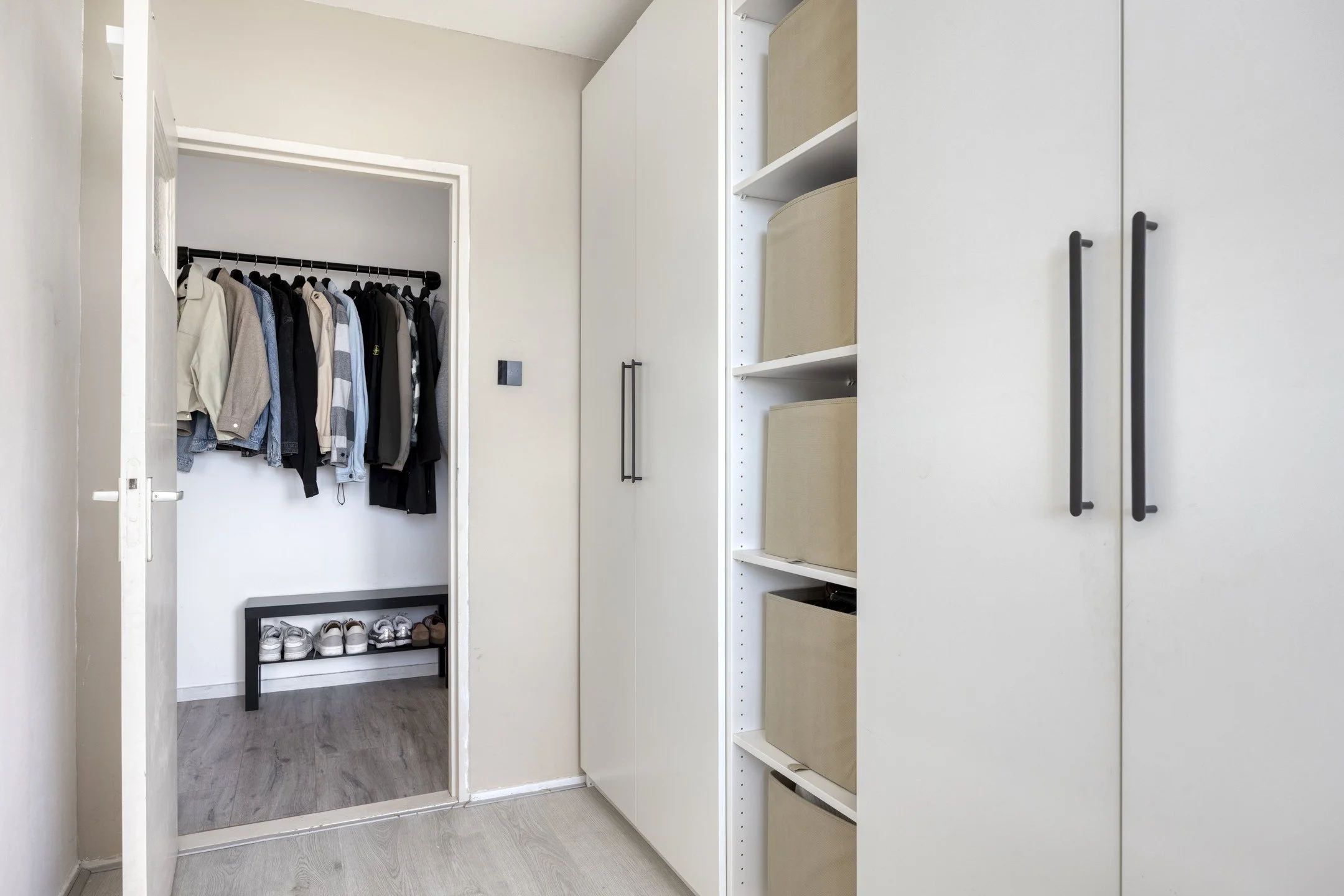 tweede kamer, geschikt als slaapkamer, werkkamer, sportkamer of kledingkamer, appartement Albert Cuypstraat 21 Capelle aan den IJssel.