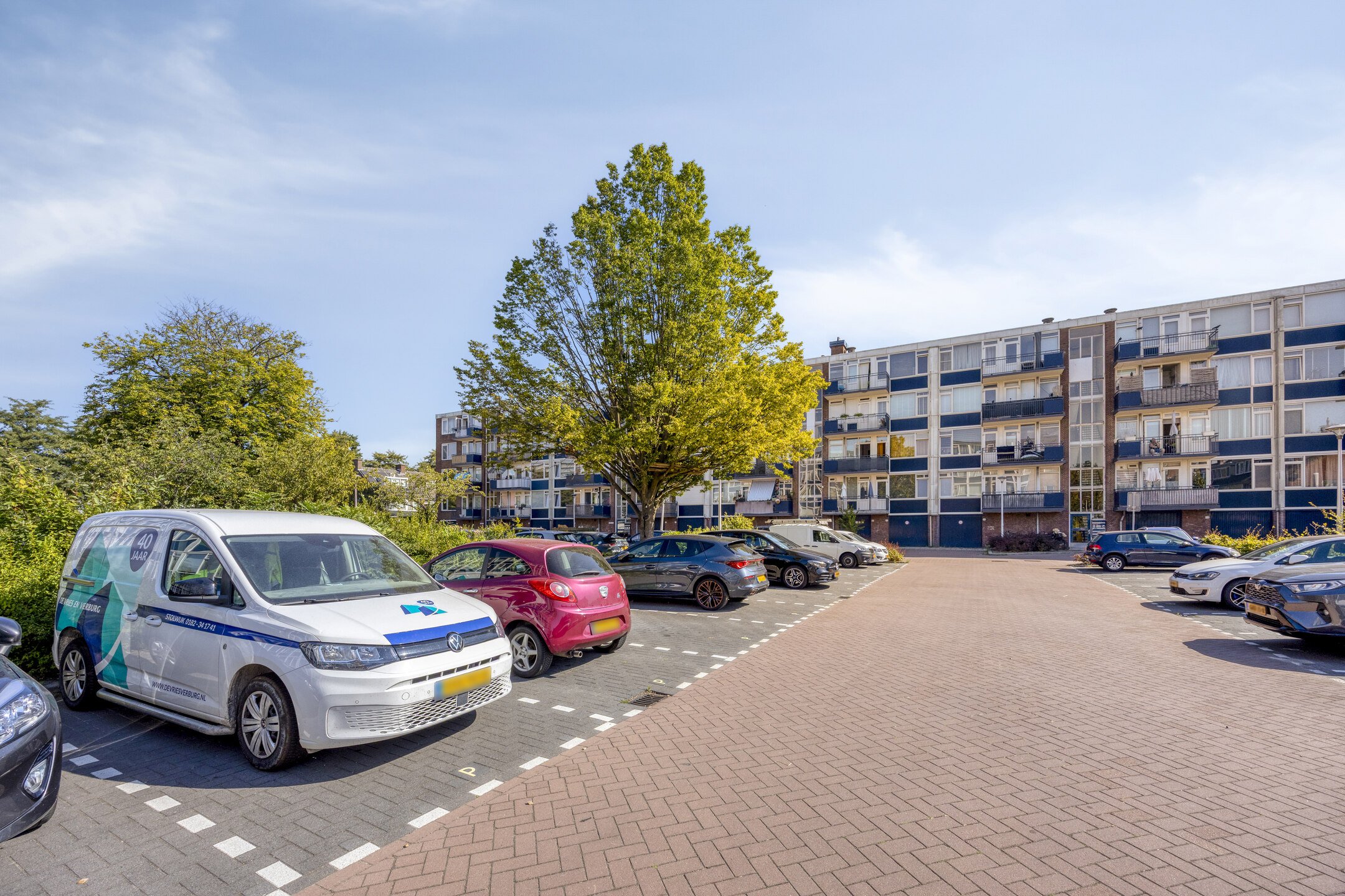 Groene omgeving rond de Albert Cuypstraat in Capelle aan den IJssel, op vijf minuten wandelen van metrostation Slotlaan en winkelcentrum Slotplein.