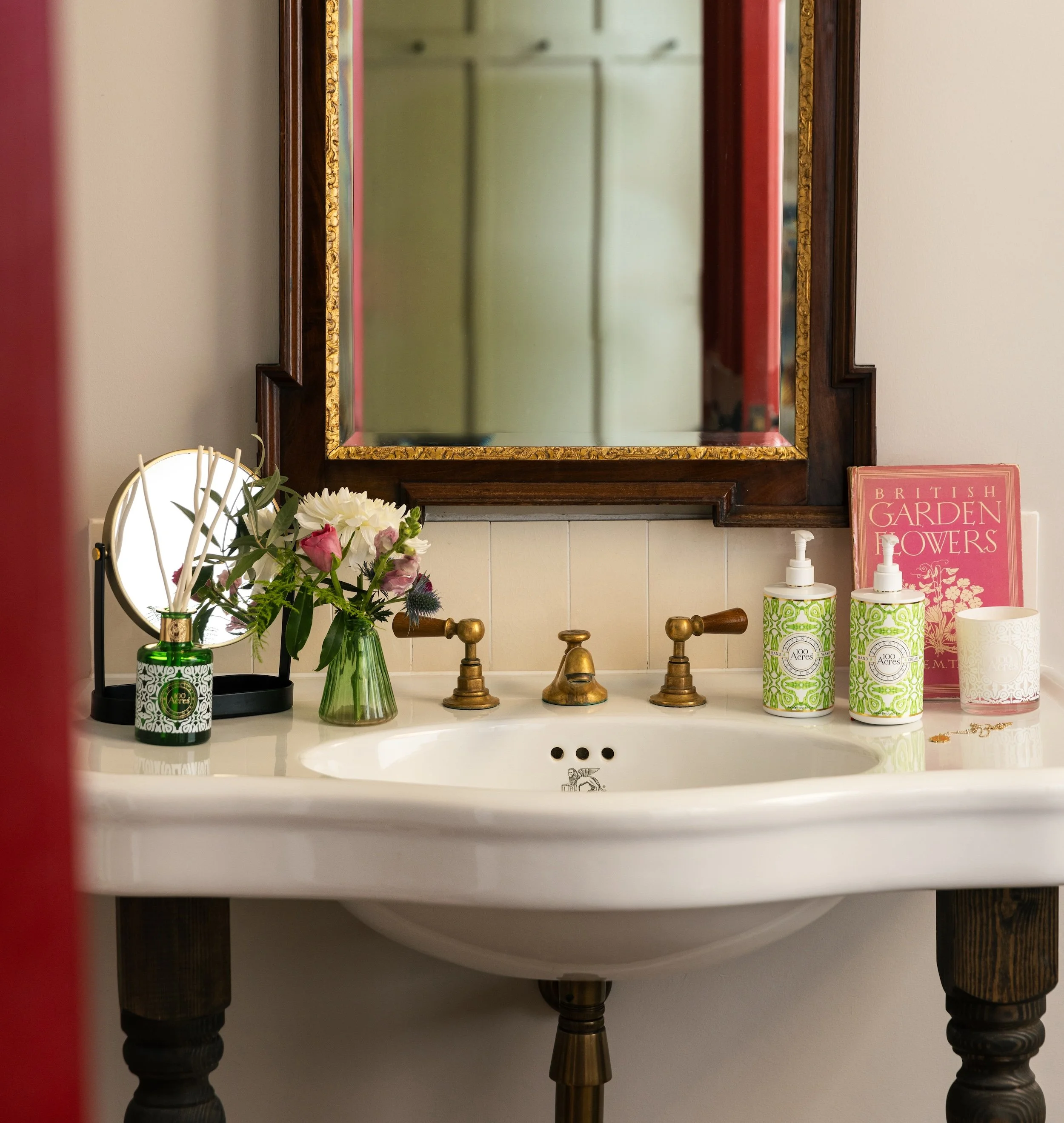 100 Acres: A Christmas Campaign - Amplifying Brand Awareness in the Q4 Gifting Period 