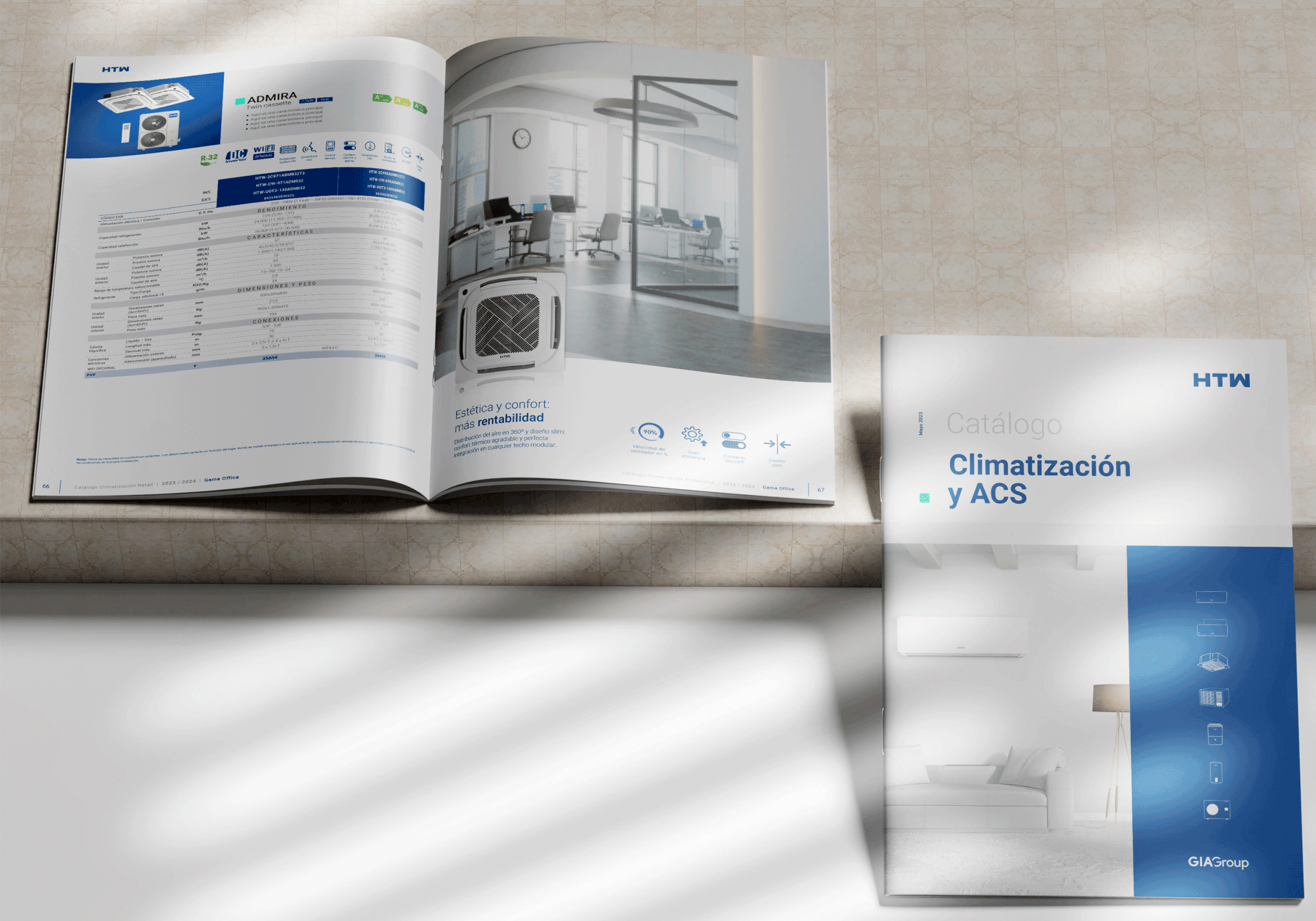 Catálogo aberto em cima de uma mesa, mostrando uma página sobre climatização e HVAC, com informações técnicas e imagens de produtos. À direita, a capa do catálogo fechado, com título 'Climatización y ACS' e design em azul e branco.