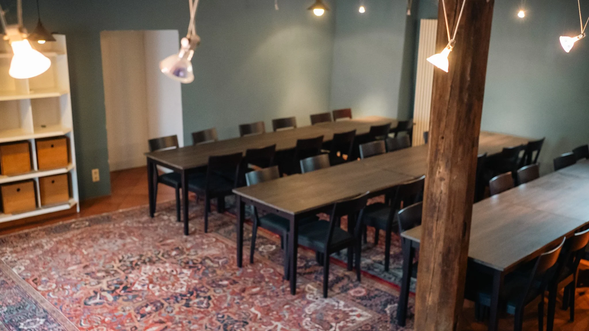 Für kleinere Veranstaltungen wie Beisetzungskaffee, kleine Seminare oder Tagungen, Kommunion oder ähnliches. Die alte Futterküche bietet Platz für bis zu 30 Personen.