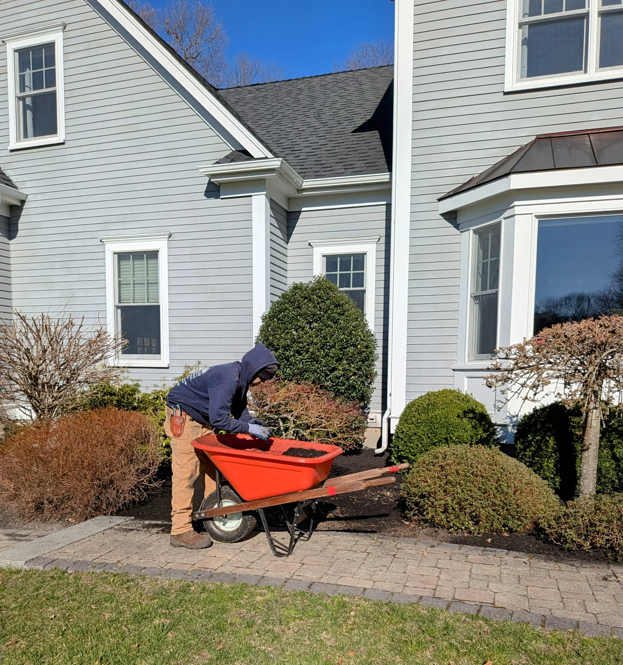 spring clean-up, landscape maintenance, garden preparation, mulch