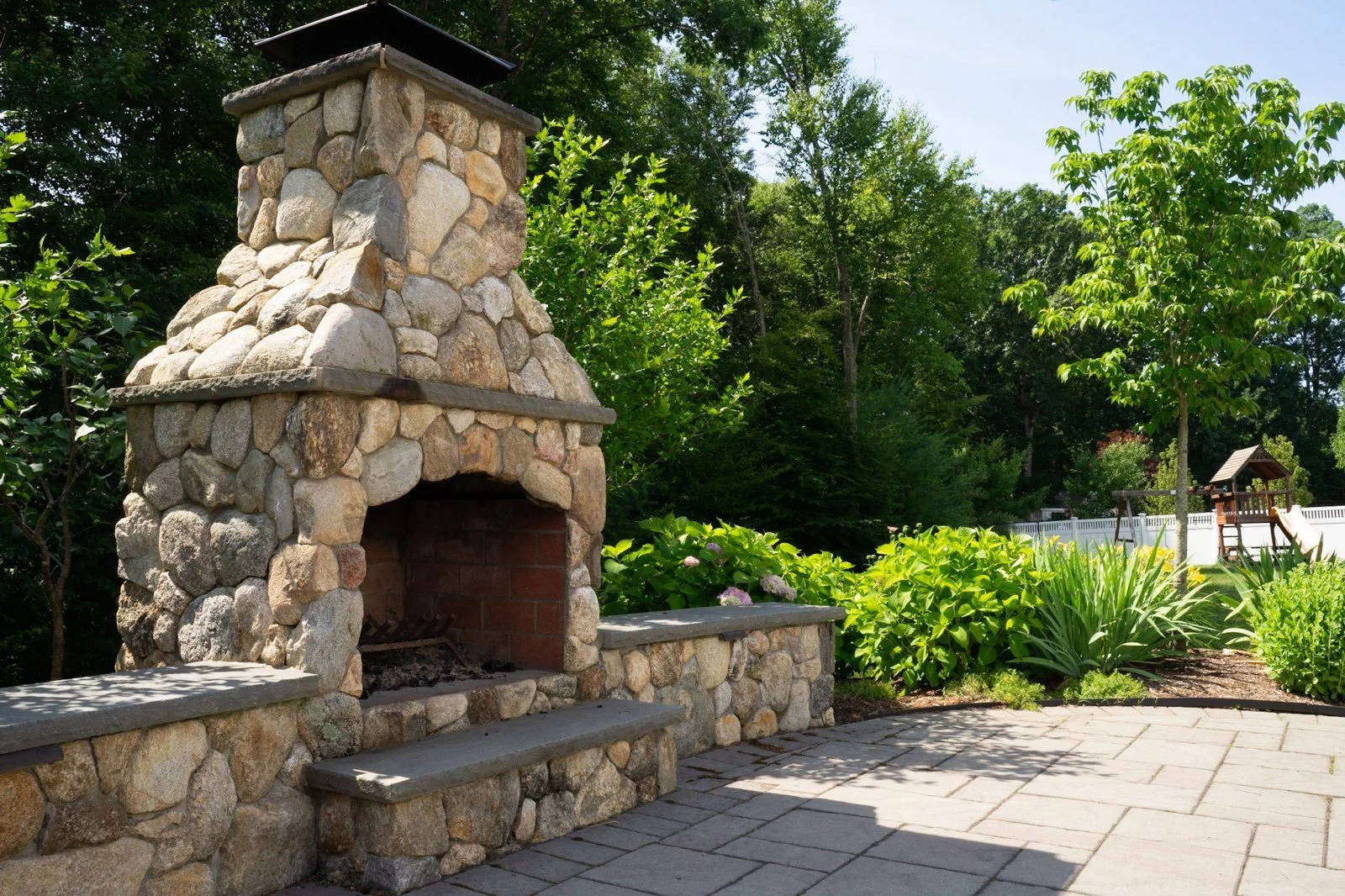 spring clean-up, landscape maintenance, garden preparation, mulch