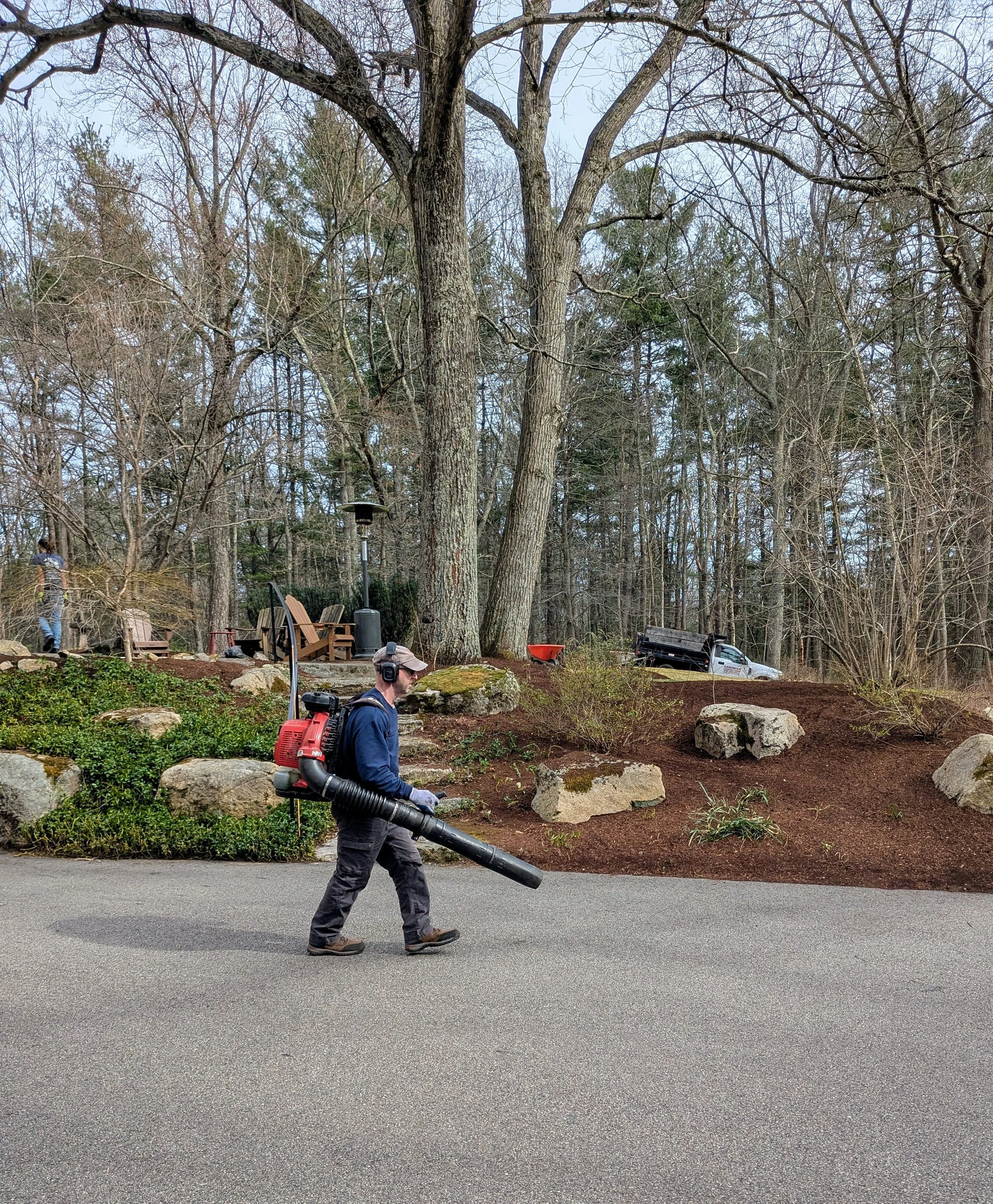 spring clean-up, landscape maintenance, garden preparation, mulch