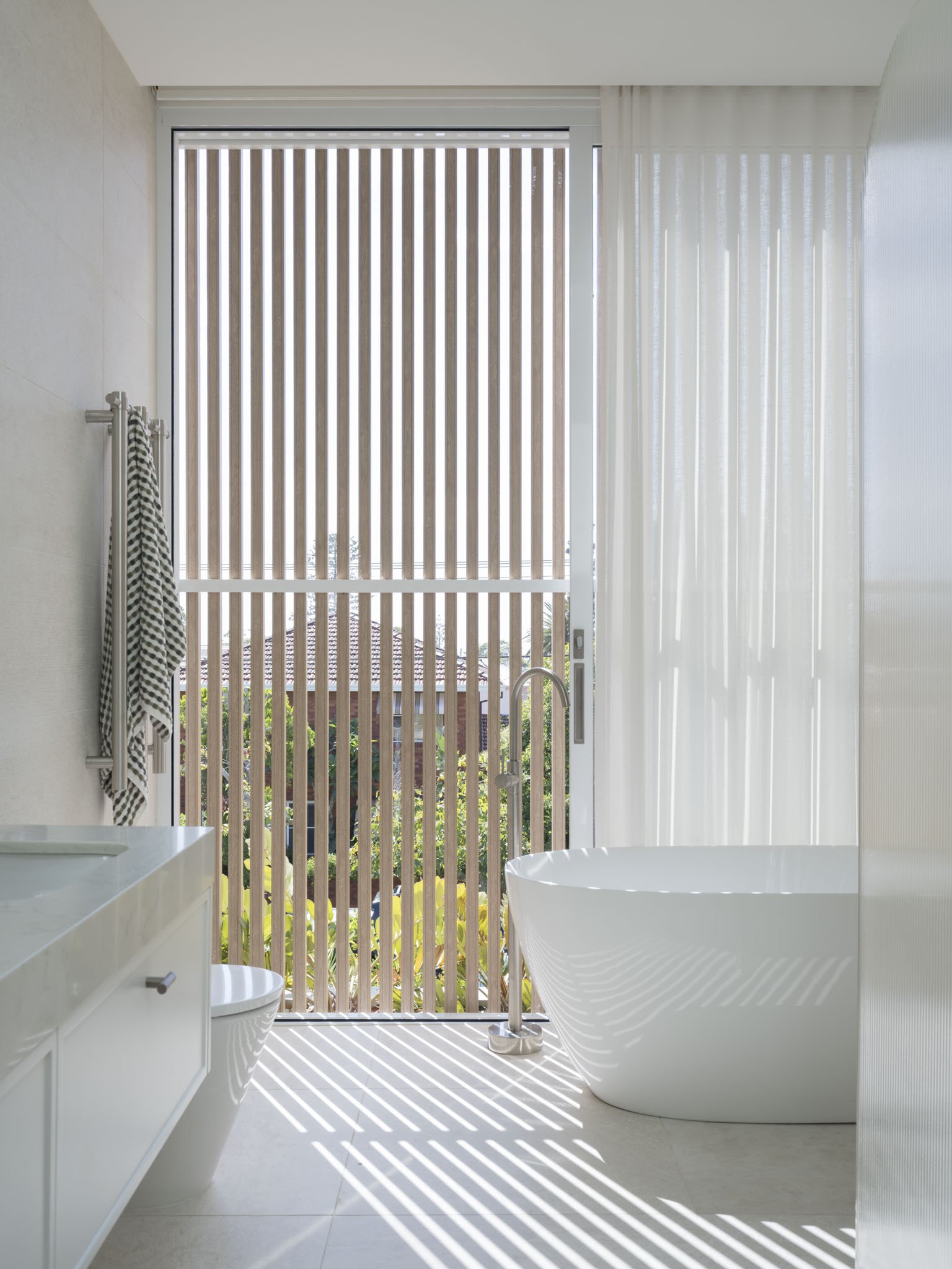 cronulla-duplex-11a-luxury-ensuite-bath-3-passer-architects.jpg
