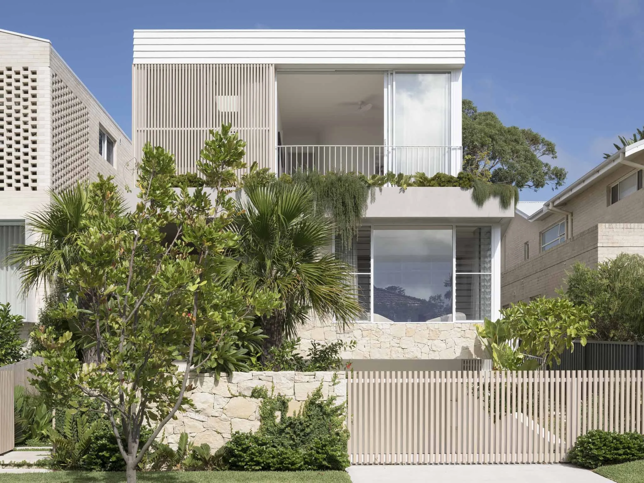 cronulla-duplex-11a-modern-coastal-facade-passer-architects.jpg