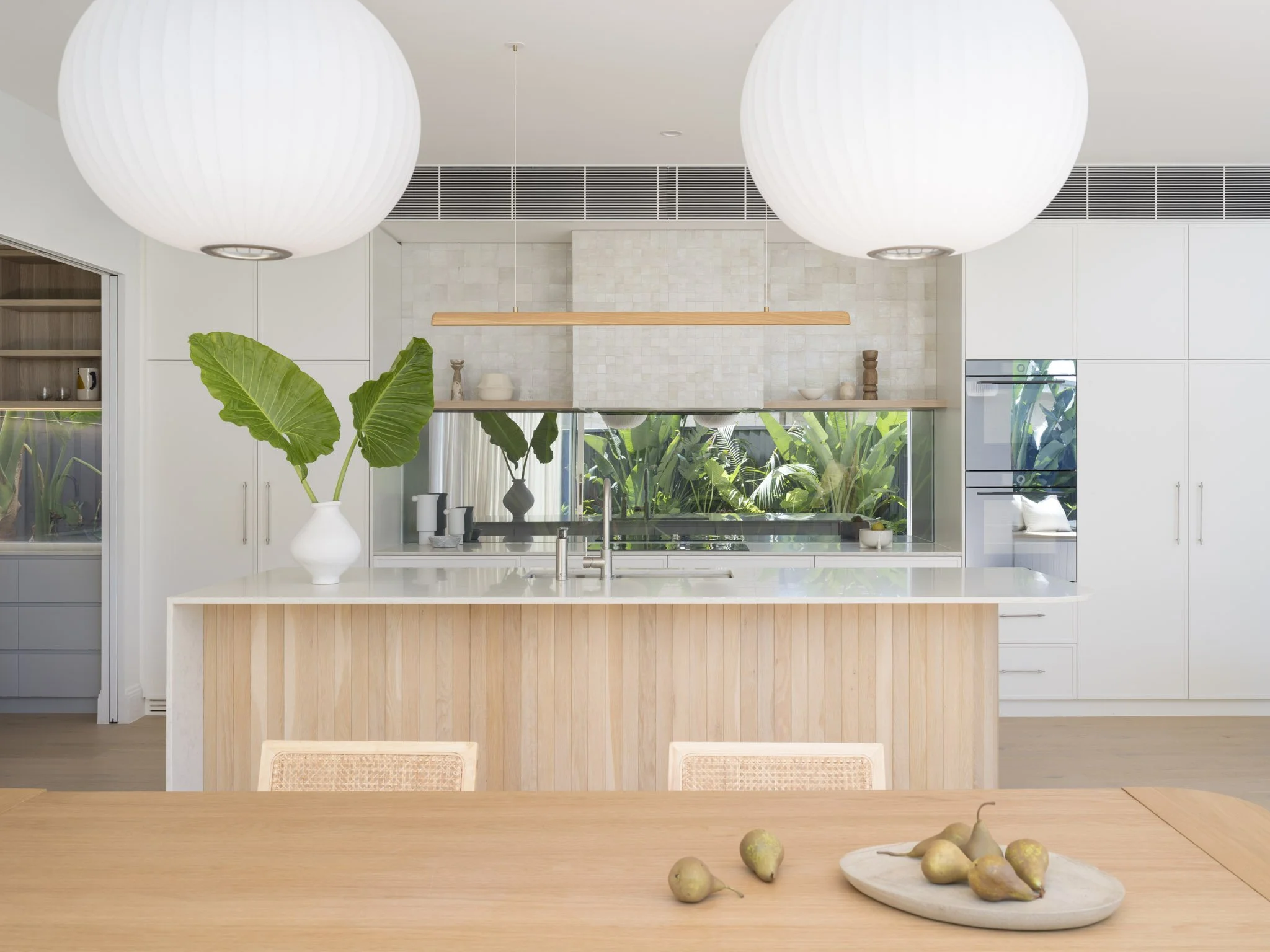 cronulla-duplex-11a-kitchen-island-modern-coastal-2-passer-architects.jpg