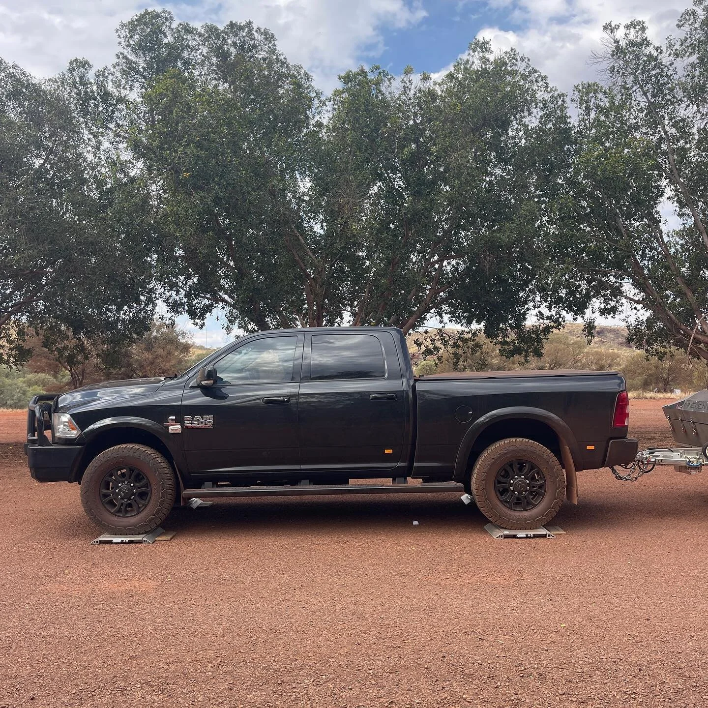 Tow Vehicle: 2016 RAM 2500 Heavy Duty.
Camper Trailer: Ezy-Trail Lincoln LX Mk3

The combination had ✅ across the board! The side to side balance was in the healthy range (not over 3%), and the tow ball was 10.8% of actual ATM. The tow vehicle had pl
