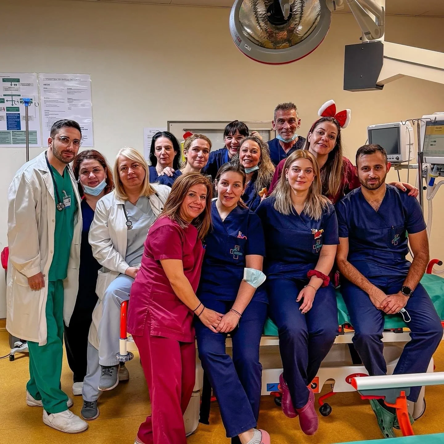 Απόστολος Ανθόπουλος και συνάδελφοι νοσηλευτές