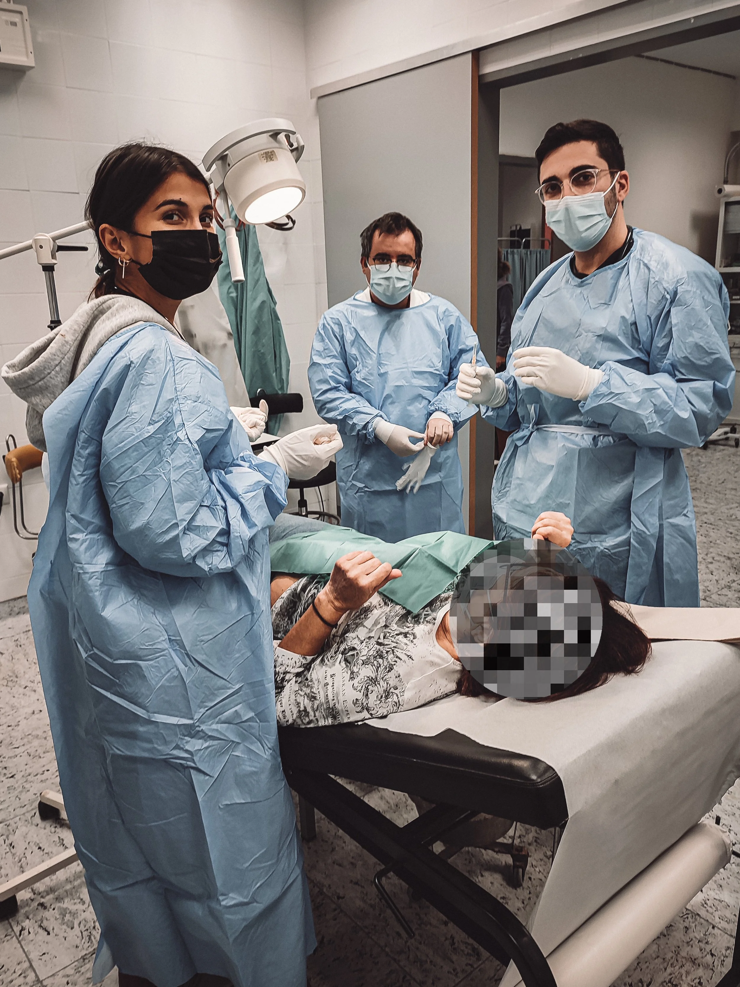 Απόστολος Ανθόπουλος με ειδικευόμενους στο ΚΥ Μηχανιώνας