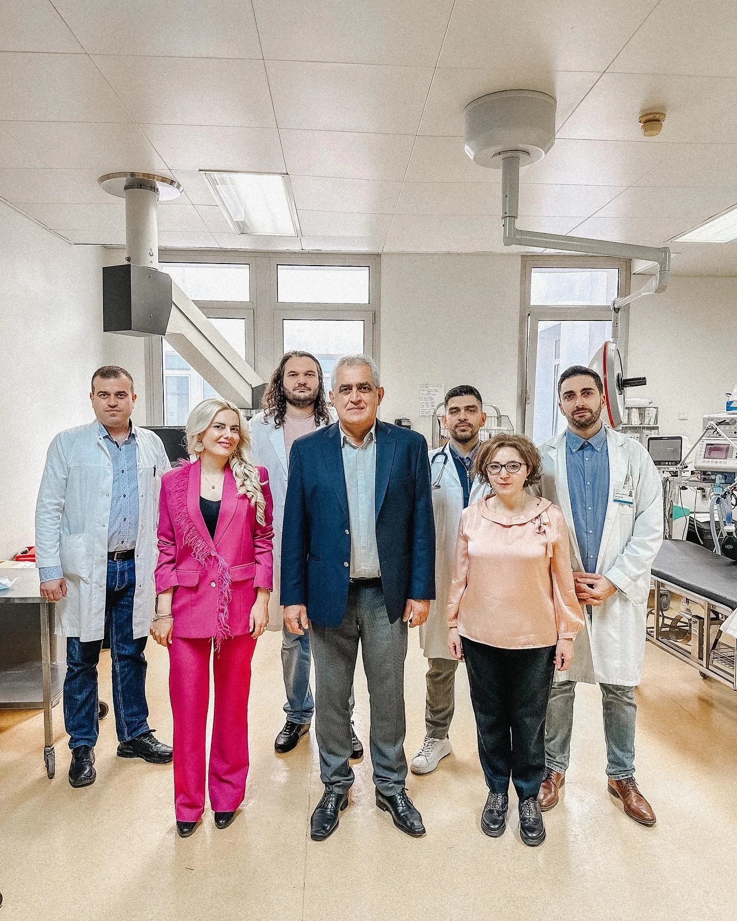 Απόστολος Ανθόπουλος με ομάδα  ΤΕΠ Παπαγεωργίου και διευθυντή Νικόλαο Βαλάνο