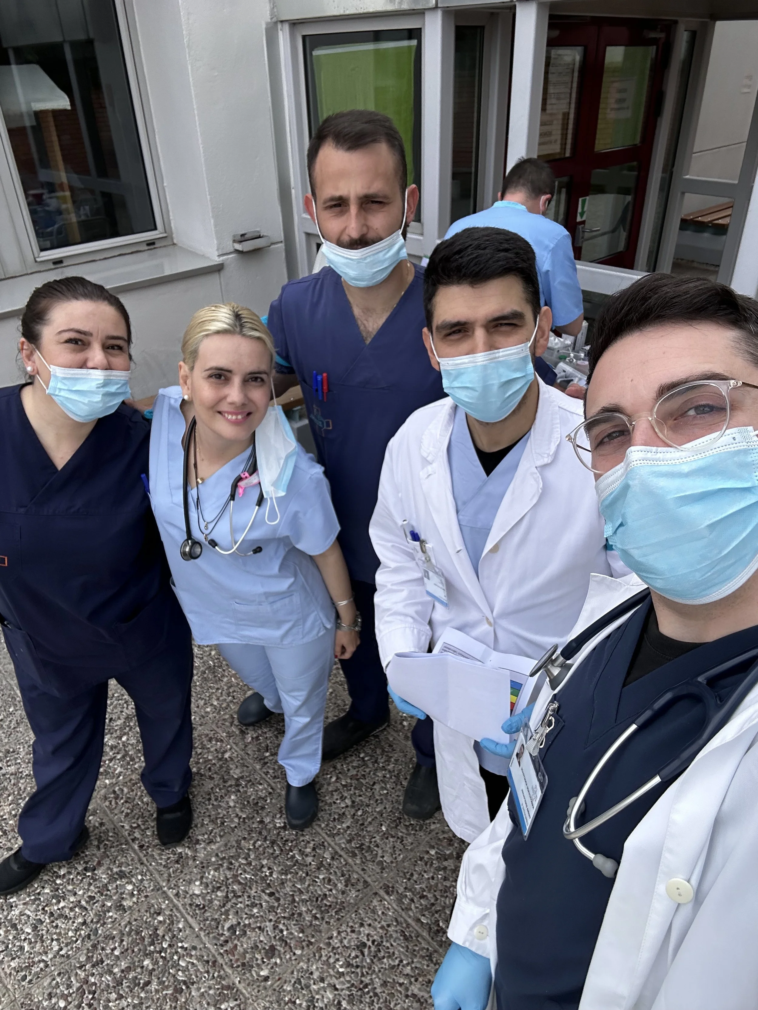 Απόστολος Ανθόπουλος και συνάδελφοι στο Νοσοκομείο Παπαγεωργίου