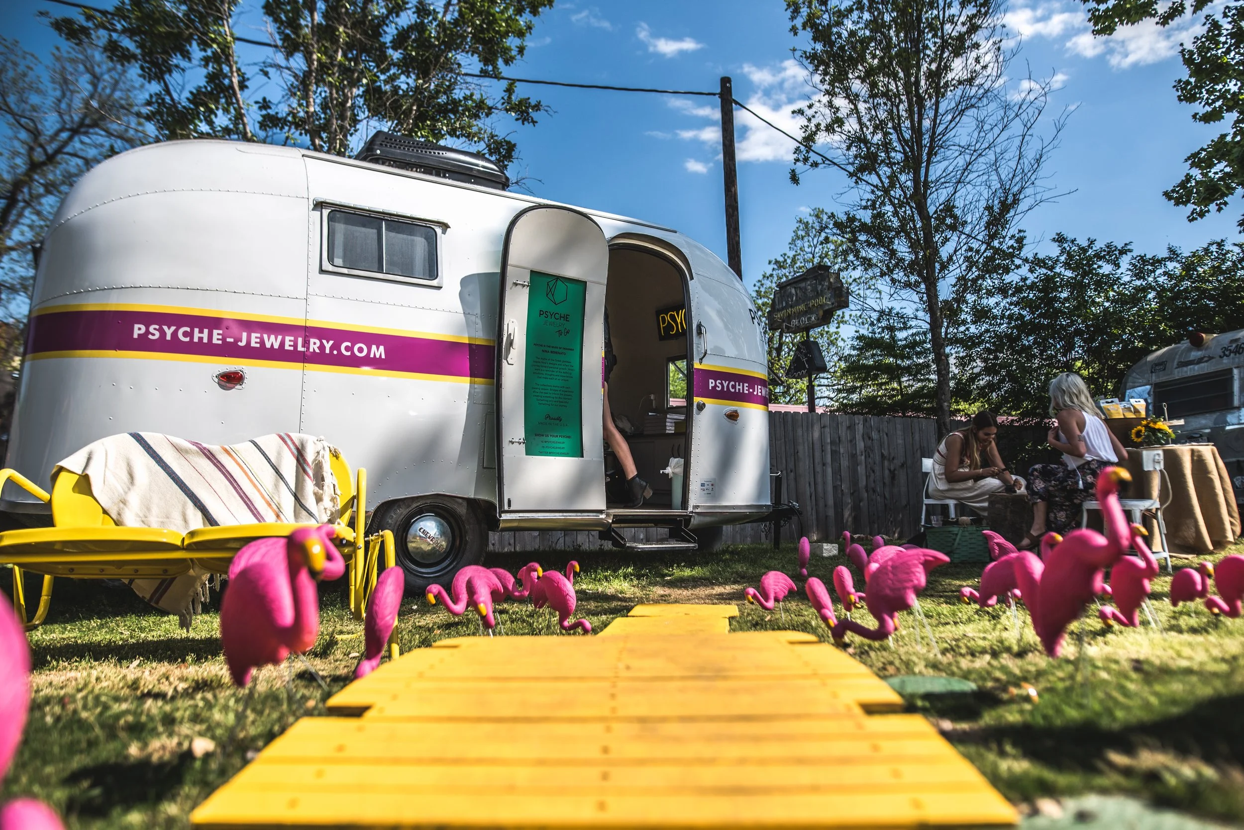 Nina Berenato — A high fashion eclectic jewelry brand as seen in Elle, Vogue, and GQ magazine. Led art direction, design, and production for a mobile shopping experience to increase foot traffic and brand awareness.