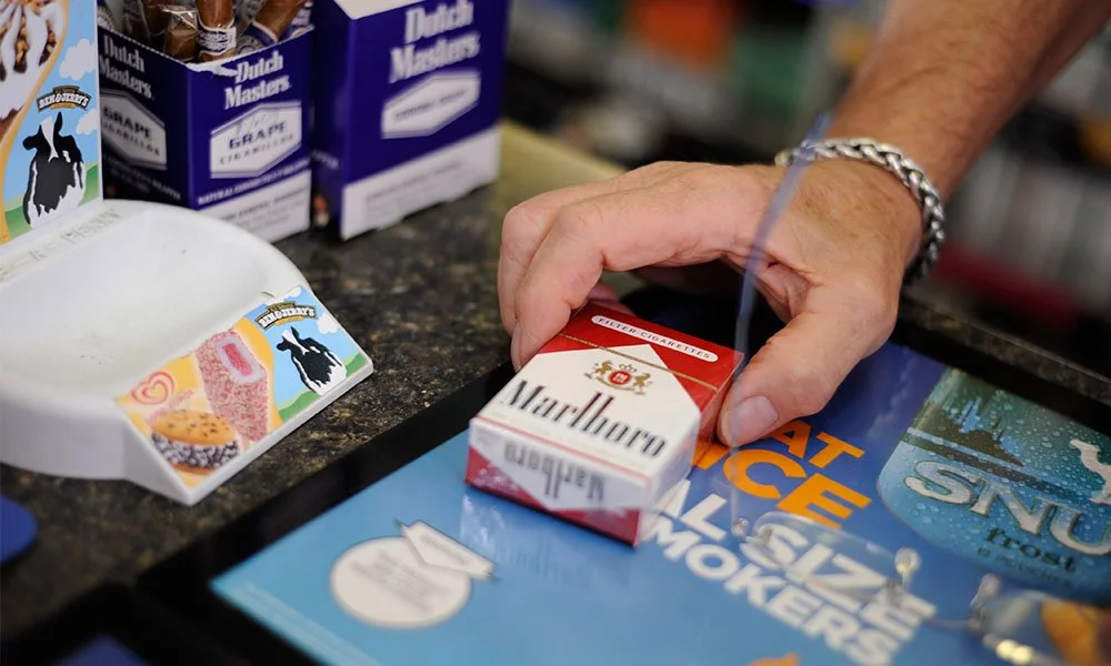 1HandMarlboroPack.jpg