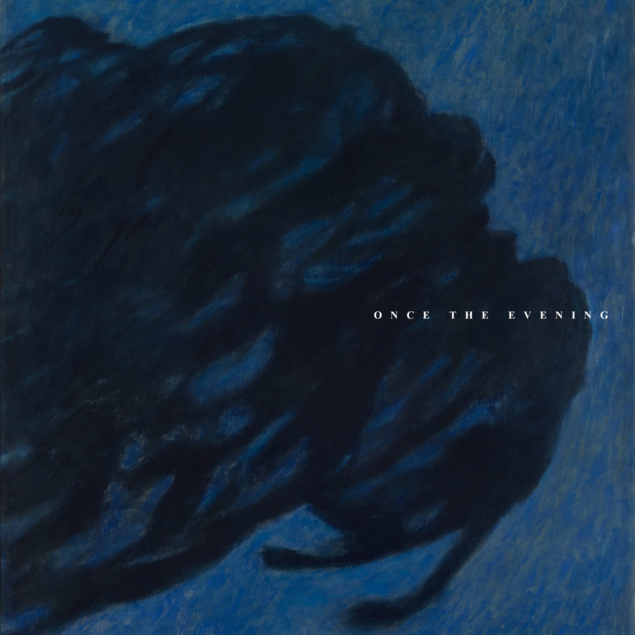 Dunkle, abstrakte Gemälde mit blauer Farbnuance und weißen Schriftzug, der sagt 'ONCE THE EVENING'.