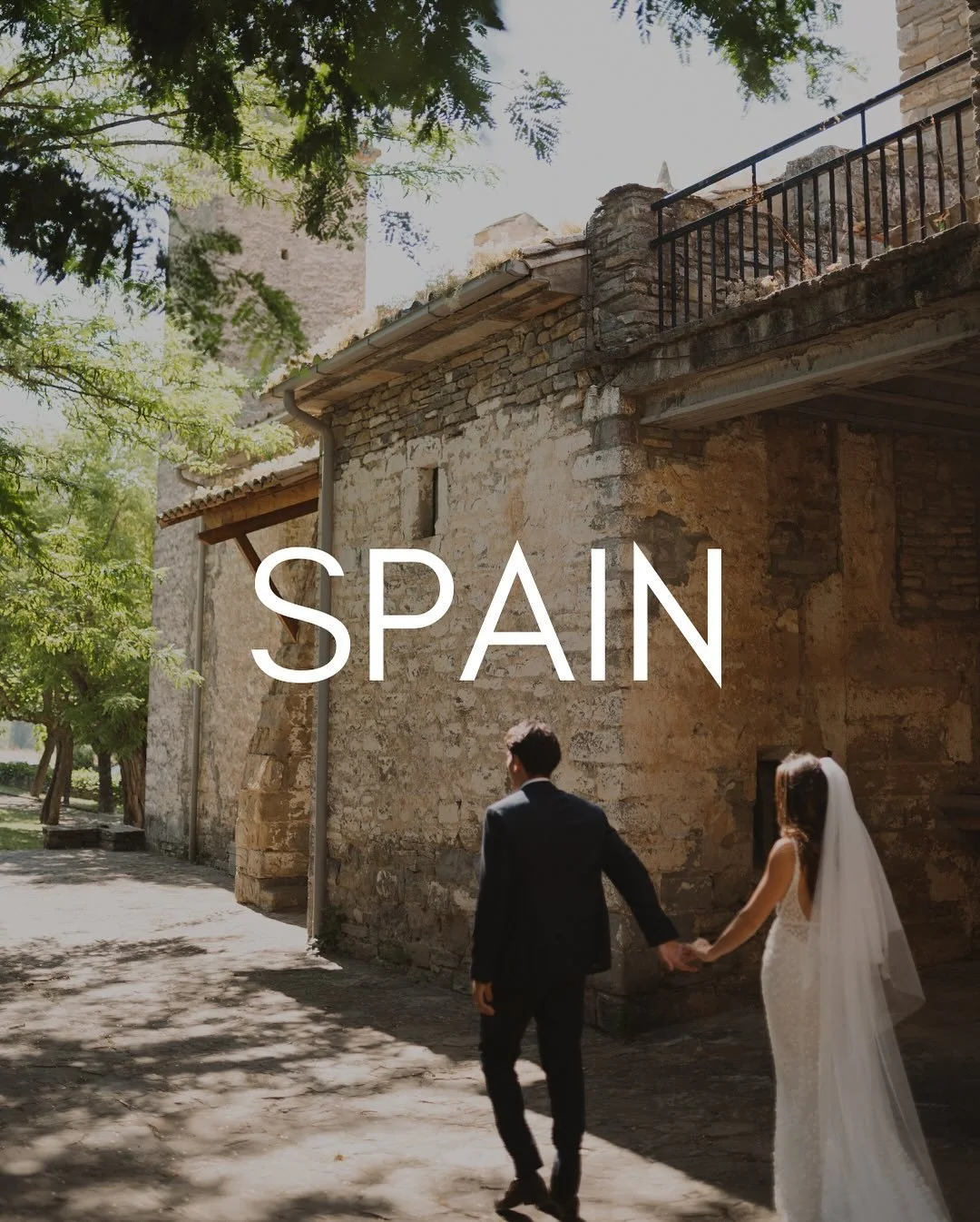 WEDDING DESTINATION SPAIN &bull; 

L&rsquo;Espagne, une &eacute;vidence. D&rsquo;origine espagnole, j&rsquo;ai pass&eacute; une grande partie de mon enfance l&agrave;-bas. 
Chaque &eacute;t&eacute;, j&rsquo;y retournais avec mes parents, et d&egrave;