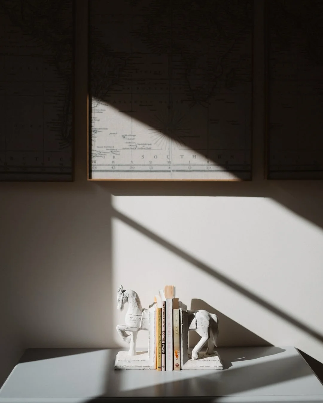 Julian &amp; Reed at @chateau_oche for @cleya.asulon 

&bull;I am Laur&egrave;ne, french wedding destination photographer with vibrant &amp; cinematic vision

💌 I still have time for 2026 - my 2027 diary is open ✨

Destination Photographer Bordeaux 