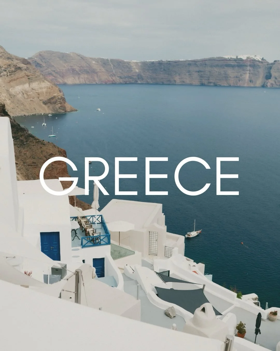 🇬🇷 WEDDING DESTINATION GREECE 

The landscapes, the light, the blue everywhere&hellip; the sun warming your skin, the white lines of the villages, the wild flowers, the food, the vibe &mdash; everything captured my heart during my trip in 2024. 
If