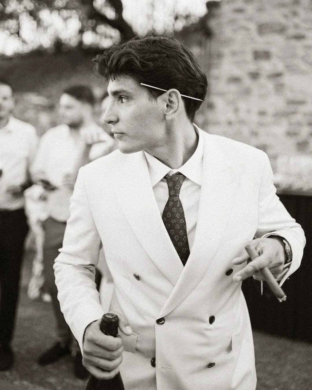 On parle souvent de la mari&eacute;e&hellip; mais les hommes aussi m&eacute;ritent une vraie place dans l&rsquo;histoire. 
J&rsquo;accorde toujours un moment &agrave; ces images l&agrave;. Un moment &agrave; part, plus instinctif - cr&eacute;er des i