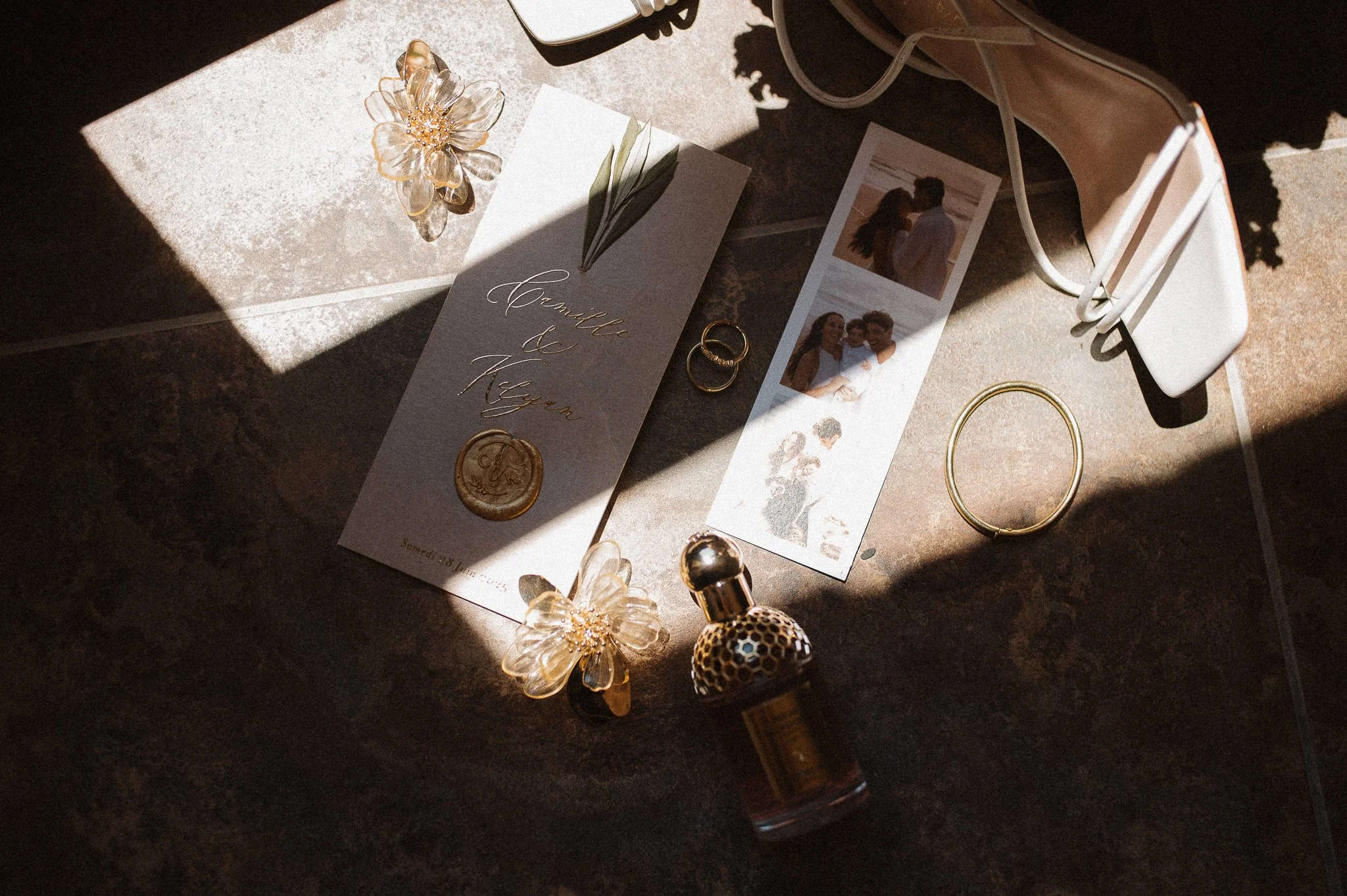 Flatlay préparatifs mariage details photographe