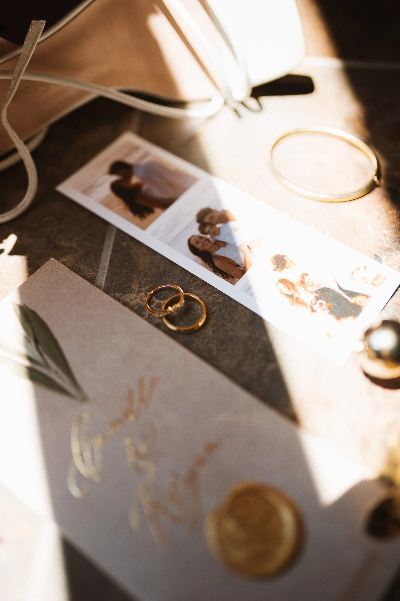Flatlay préparatifs mariage details photographe