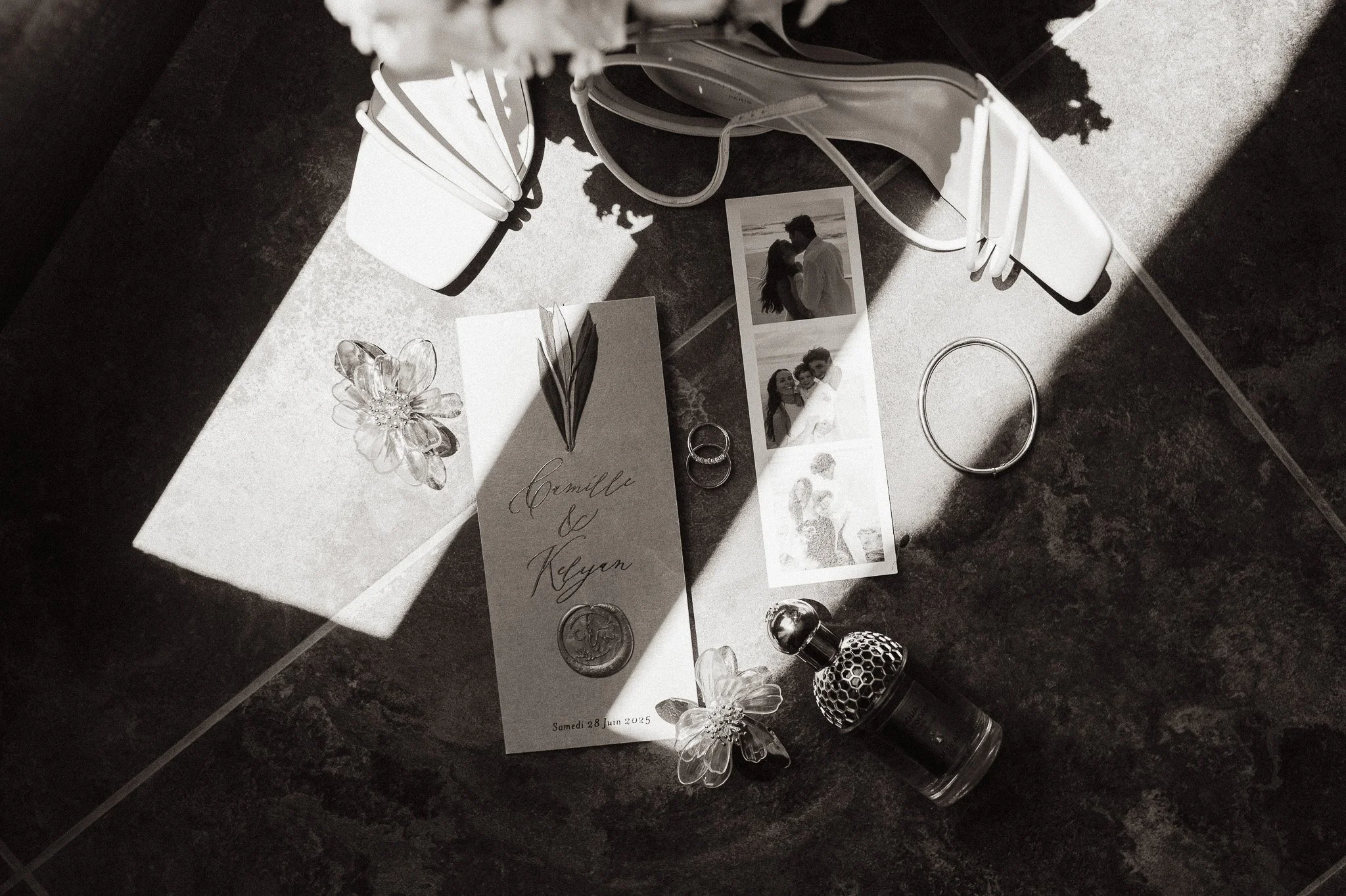 Flatlay préparatifs mariage details photographe