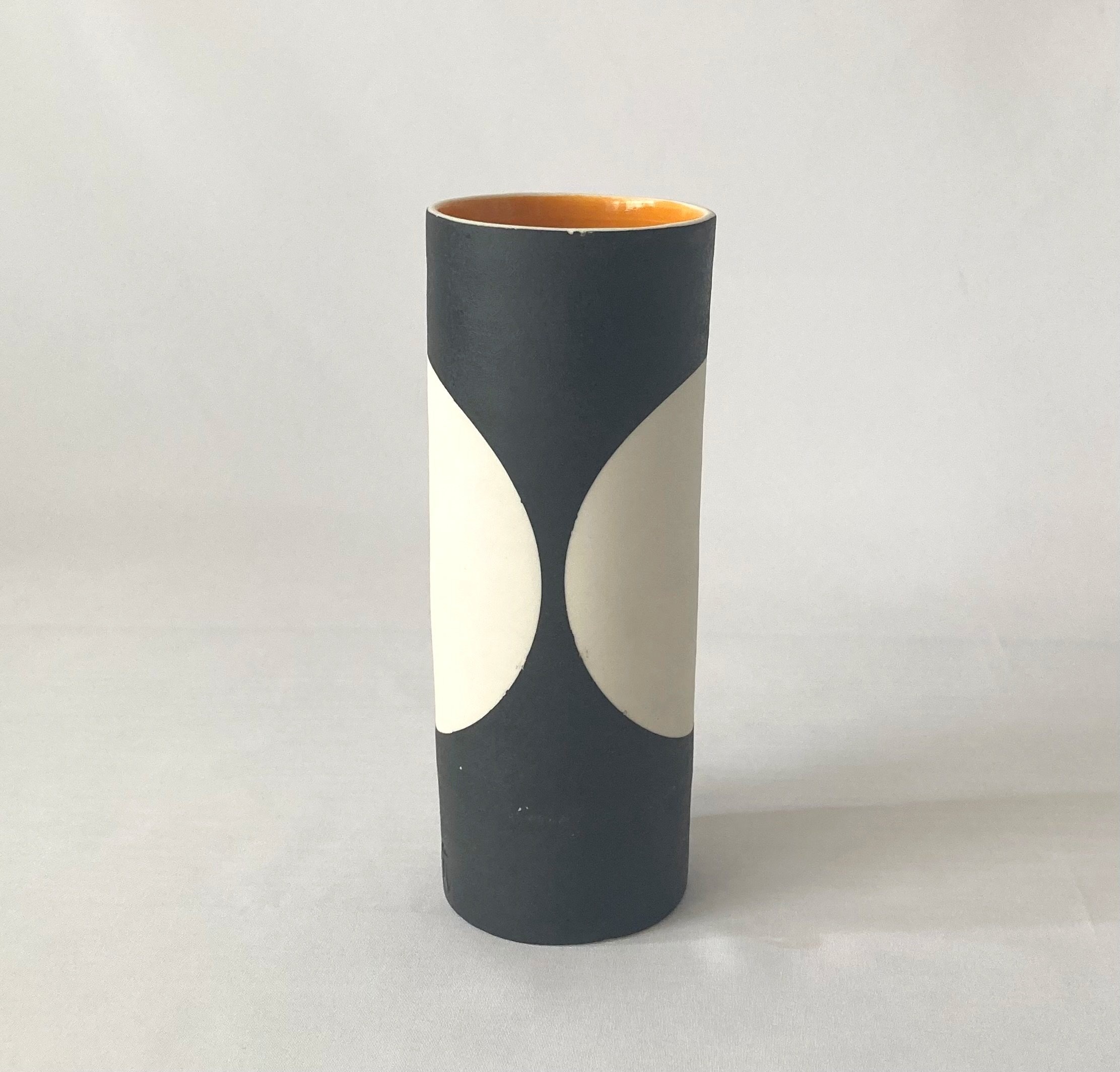 Jill+Tattersall+other+side+view+of+1+spot+vase++.jpg